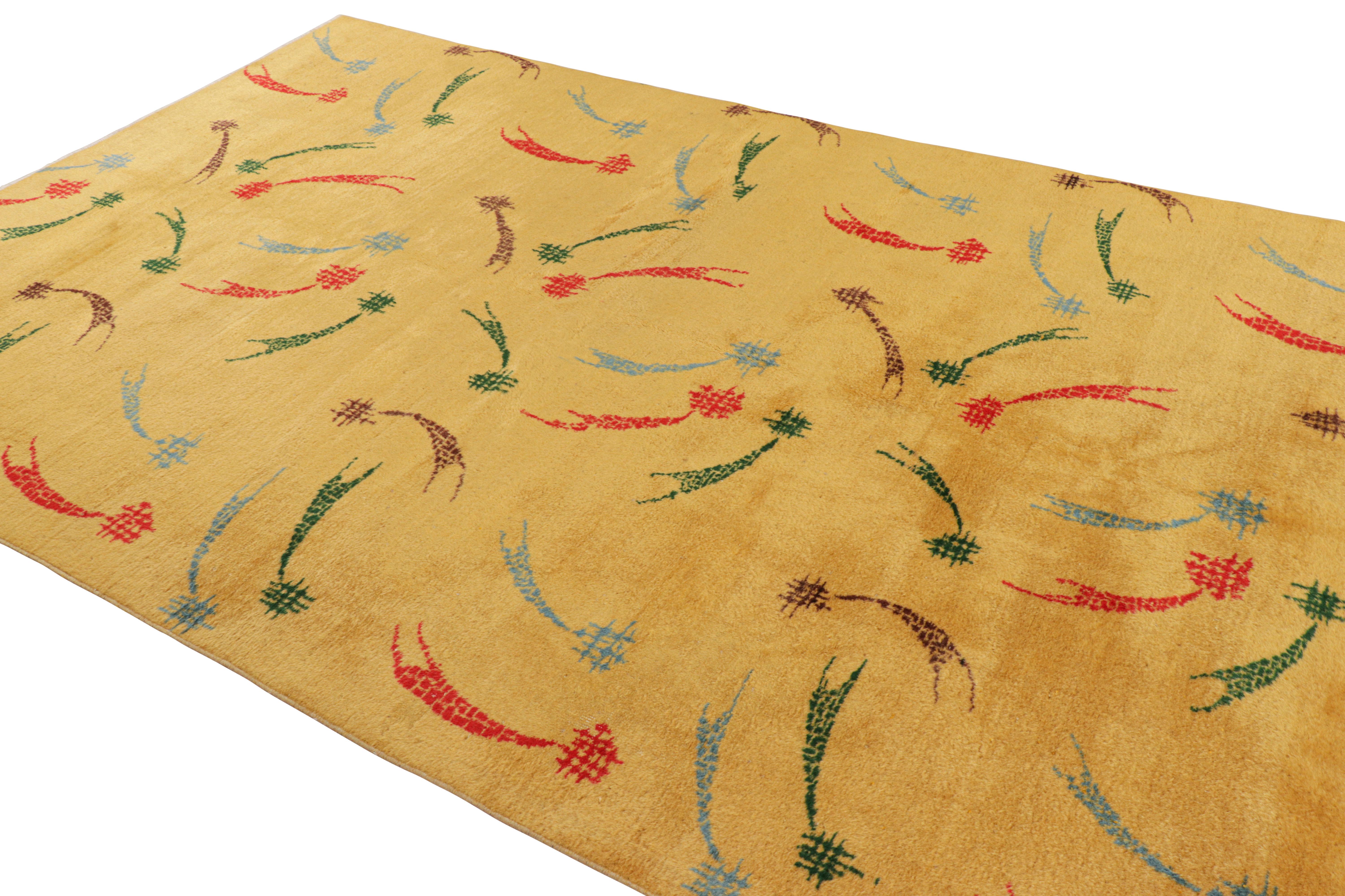 Alter Zeki Müren Teppich in Gold mit geometrischen Mustern, von Rug & Kilim (Handgeknüpft) im Angebot