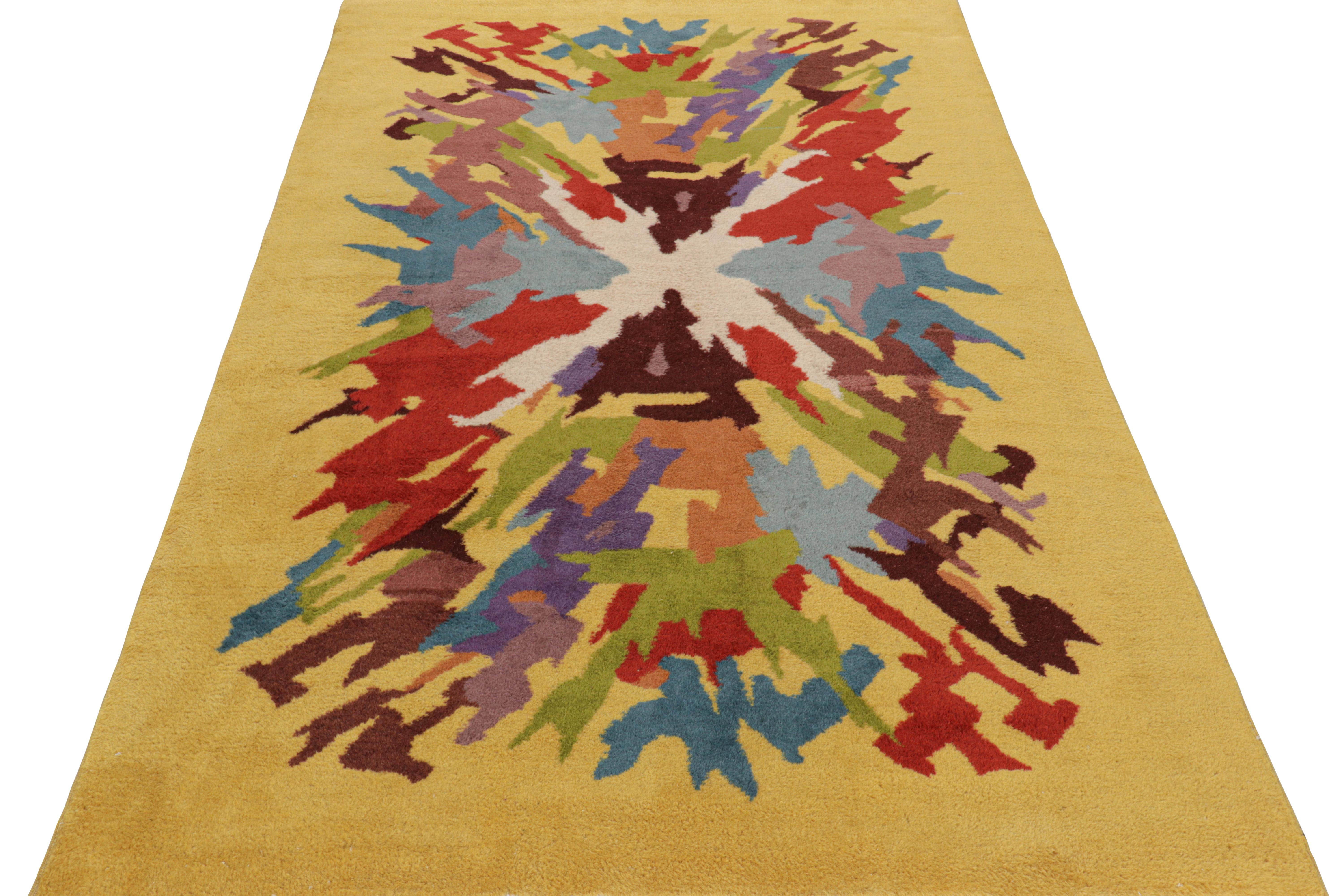 Vintage Zeki Müren Rug in Gold with Vibrant Abstract Pattern, from Rug & Kilim In Good Condition For Sale In Long Island City, NY