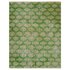Tapis Vintage Zeki Müren en vert et beige avec motifs floraux, de Rug & Kilim