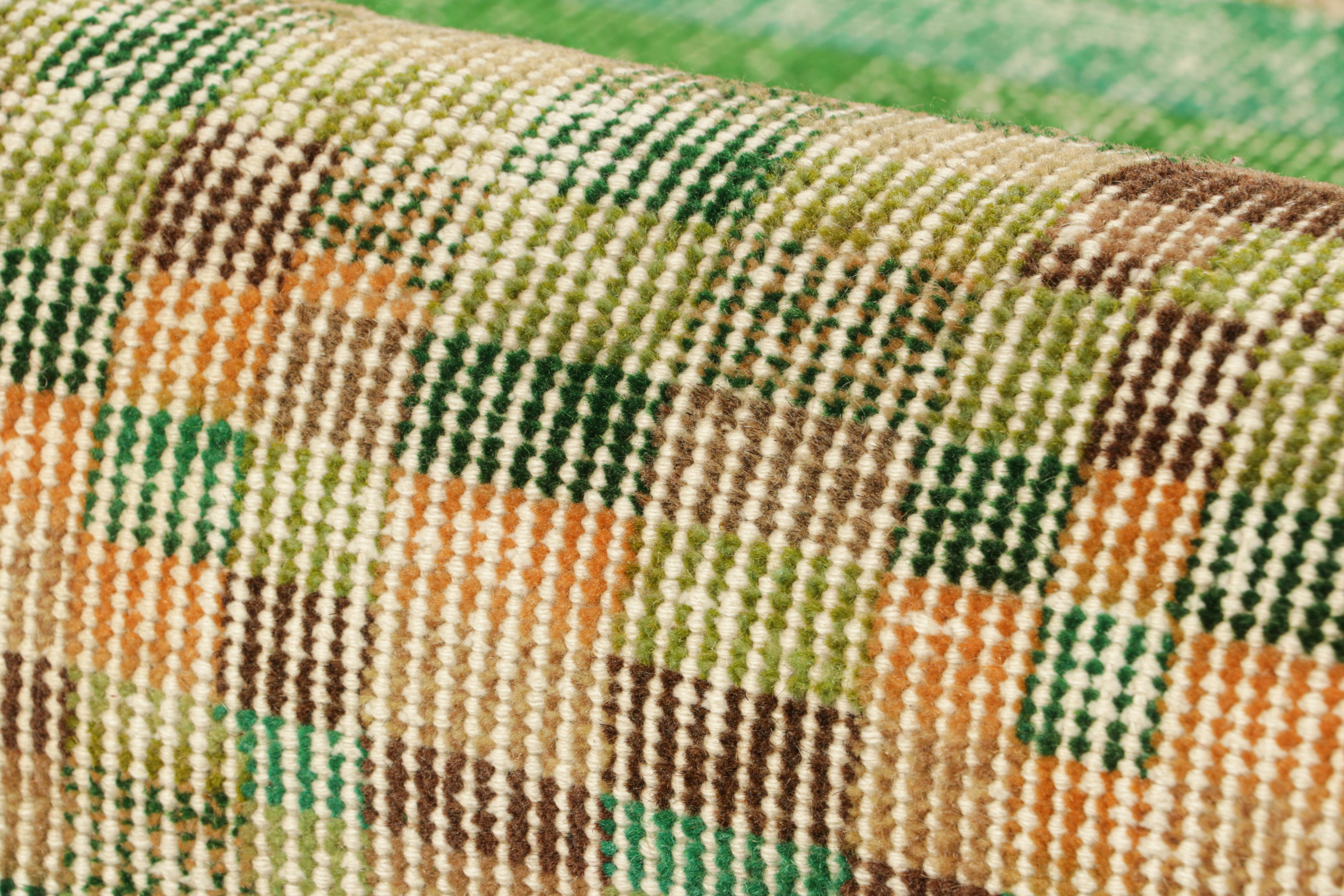 Vintage Zeki Müren Teppich in Grün mit abstraktem geometrischem Muster von Rug & Kilim im Angebot 1