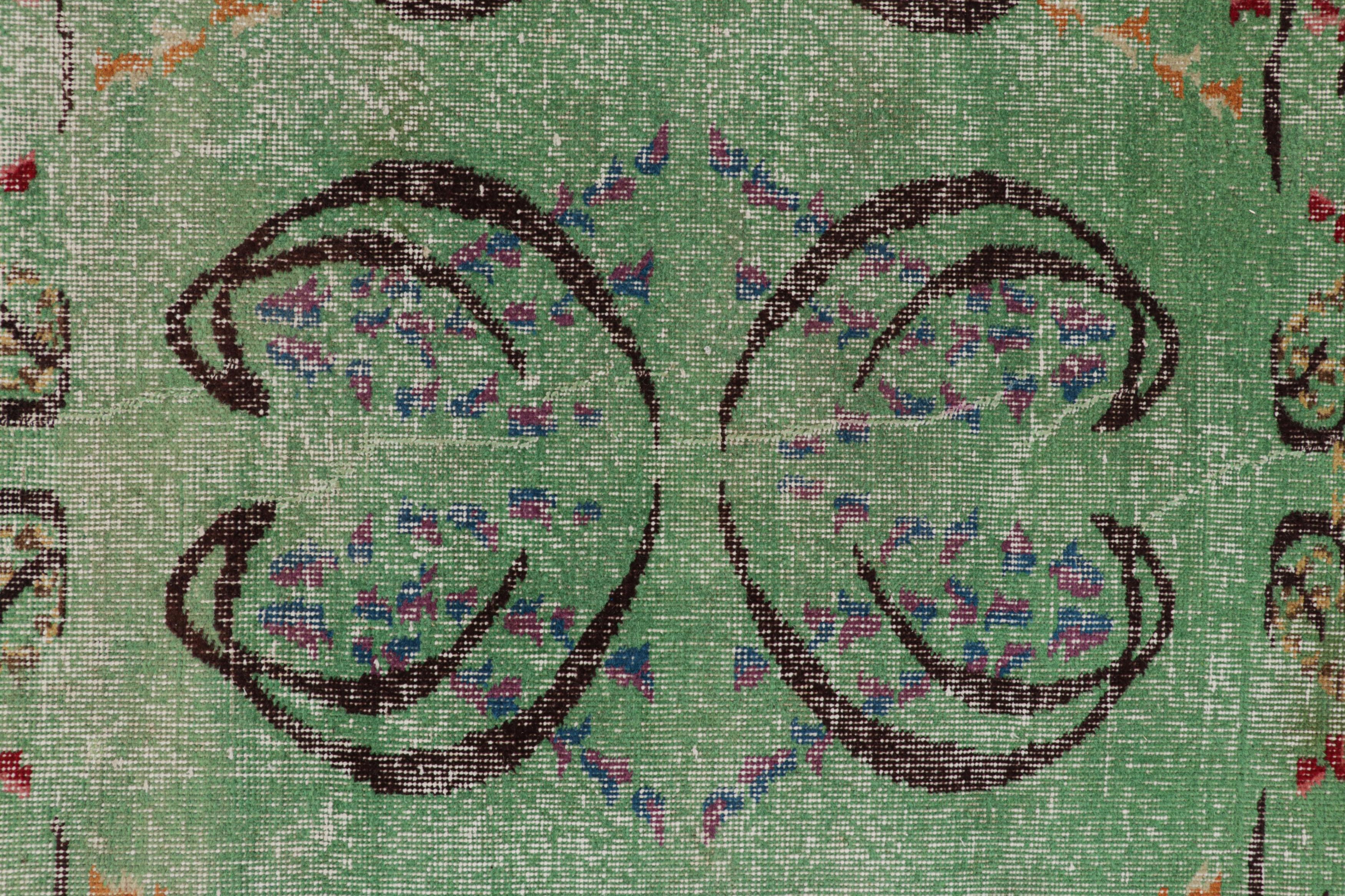Vintage Zeki Müren Teppich in Grün mit buntem geometrischem Muster von Rug & Kilim (Türkisch) im Angebot