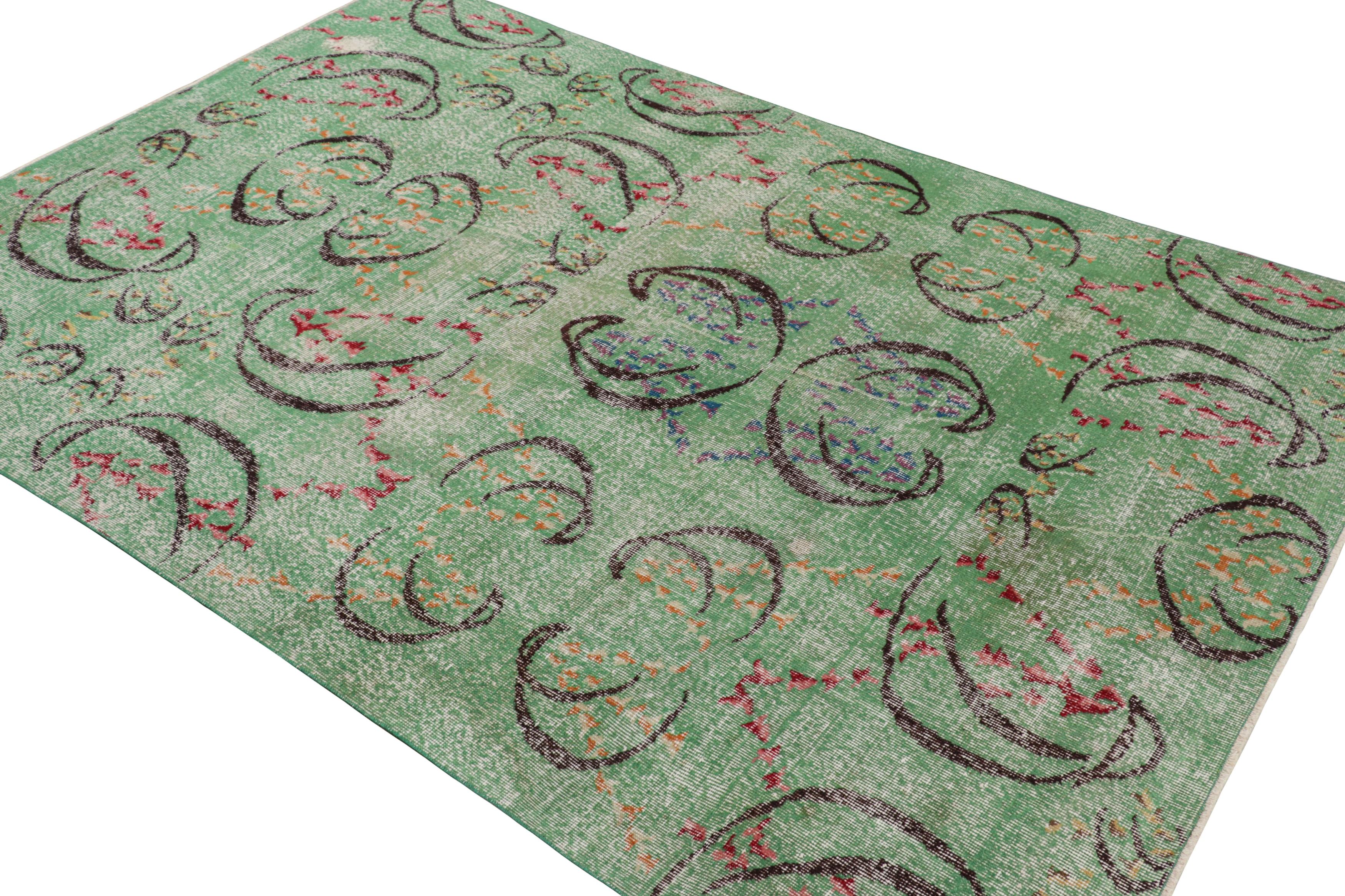 Vintage Zeki Müren Teppich in Grün mit buntem geometrischem Muster von Rug & Kilim (Handgeknüpft) im Angebot