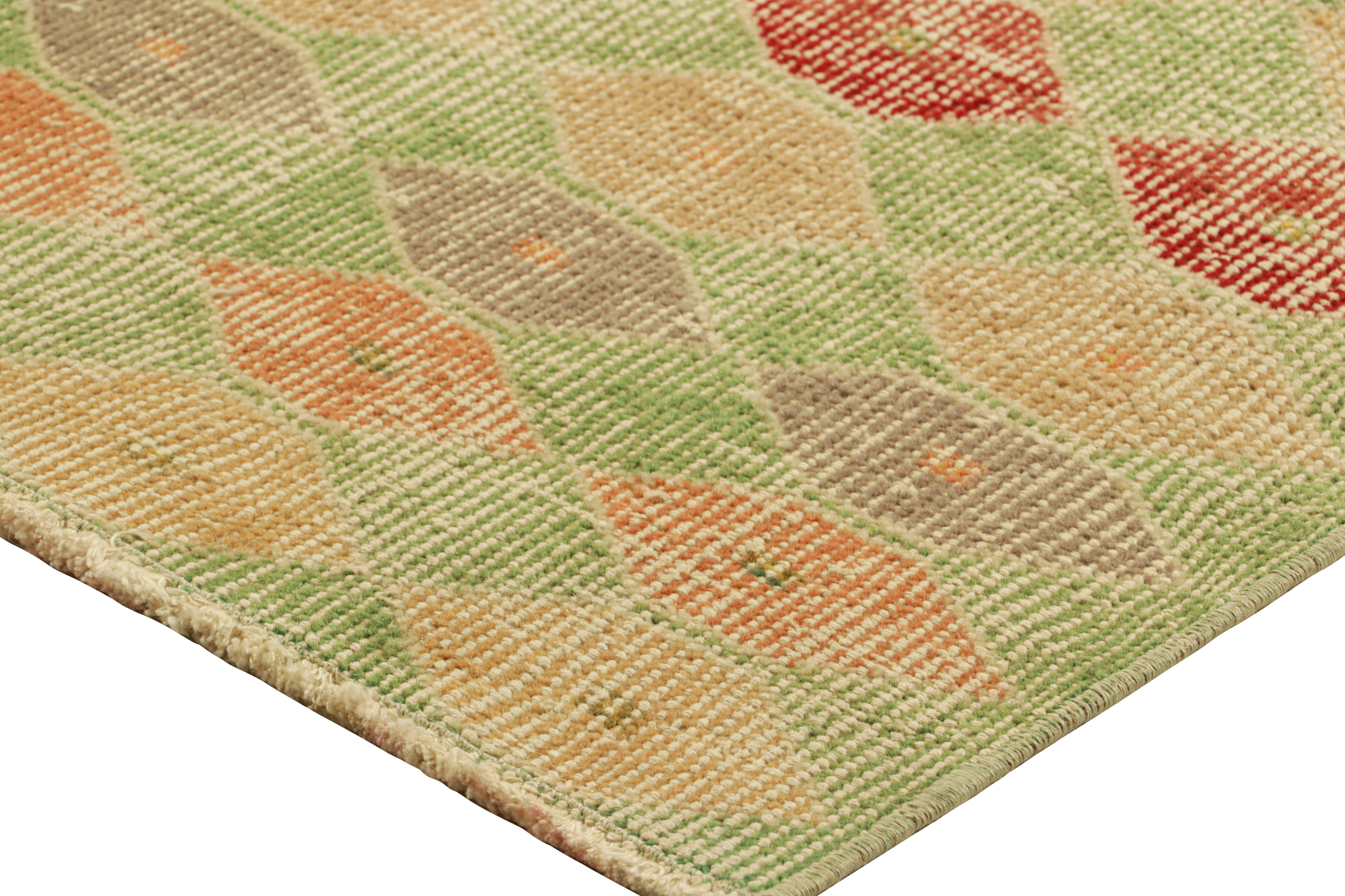 Vintage Zeki Müren Teppich in Grün mit buntem geometrischem Muster von Rug & Kilim im Zustand „Gut“ im Angebot in Long Island City, NY