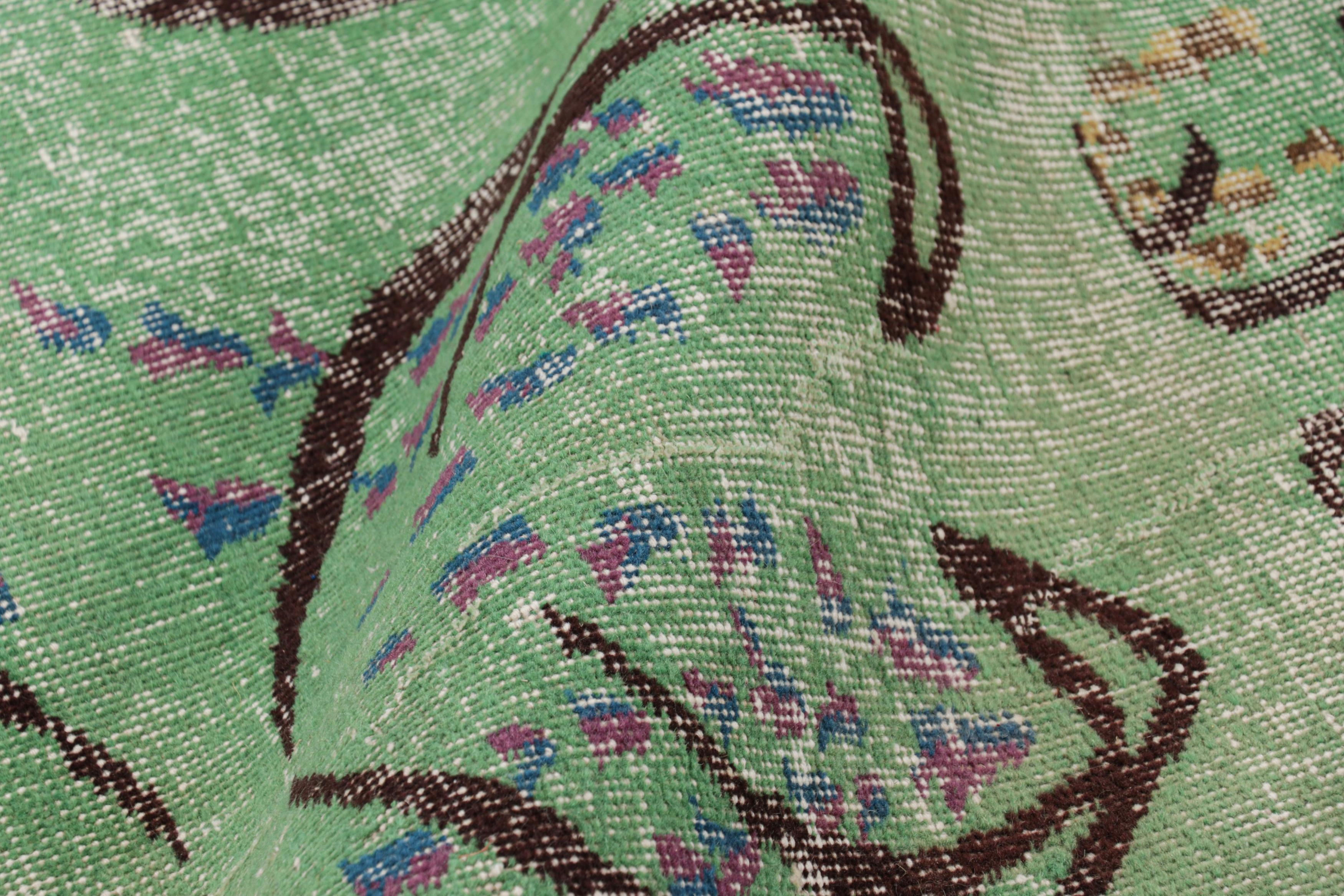 Vintage Zeki Müren Teppich in Grün mit buntem geometrischem Muster von Rug & Kilim (Wolle) im Angebot