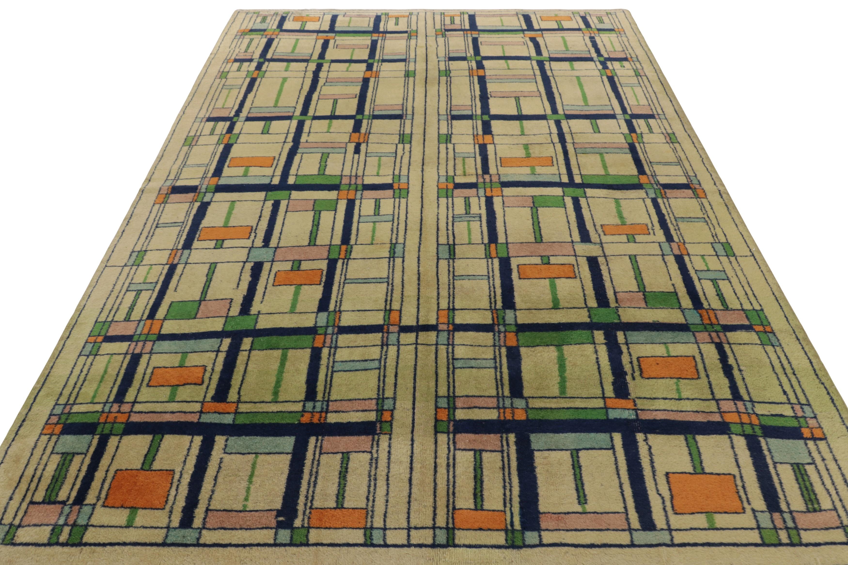 Vintage By Zeki Müren Teppich in Grün mit buntem geometrischem Muster - Rug & Kilim (Handgeknüpft) im Angebot
