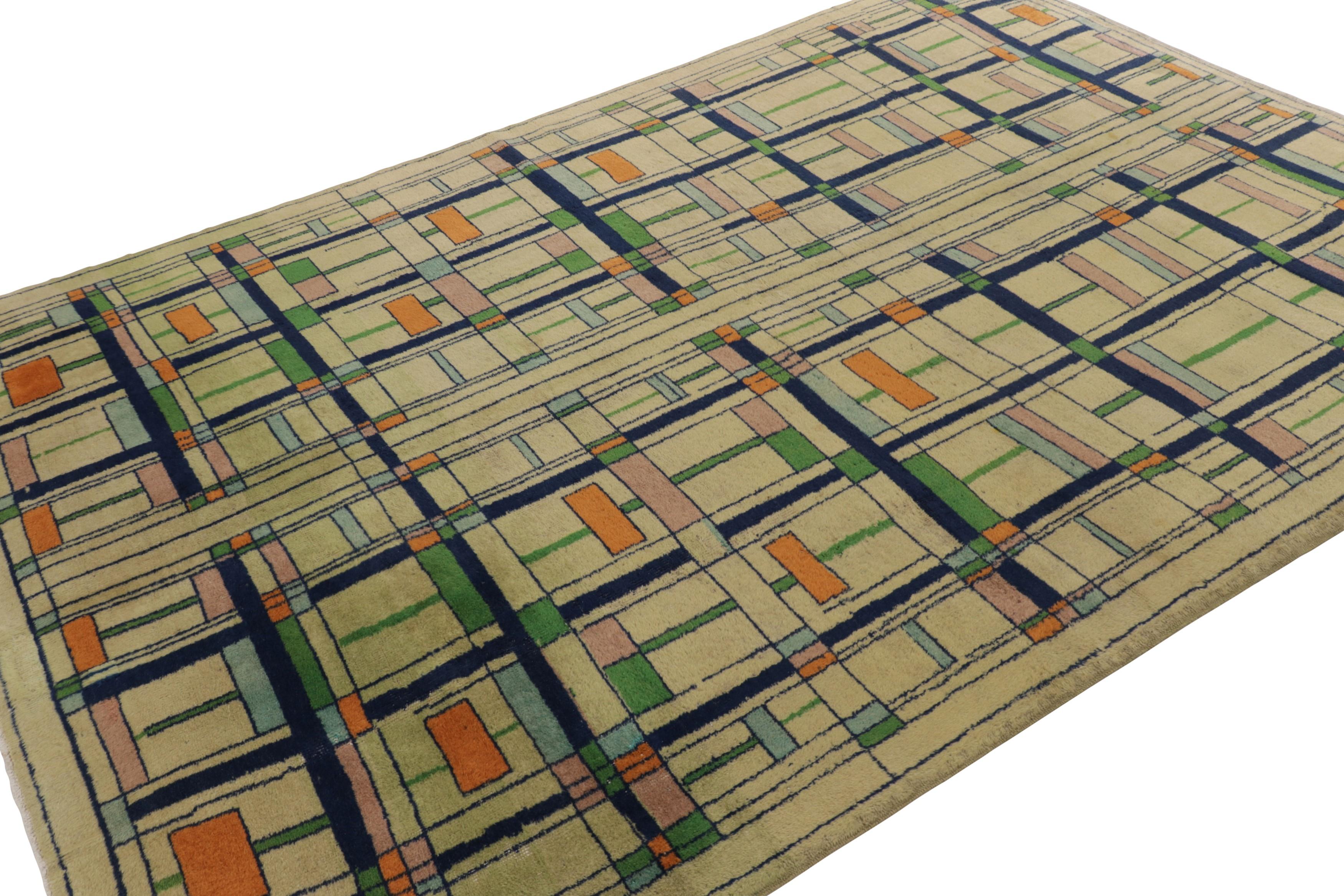 Vintage By Zeki Müren Teppich in Grün mit buntem geometrischem Muster - Rug & Kilim im Zustand „Gut“ im Angebot in Long Island City, NY