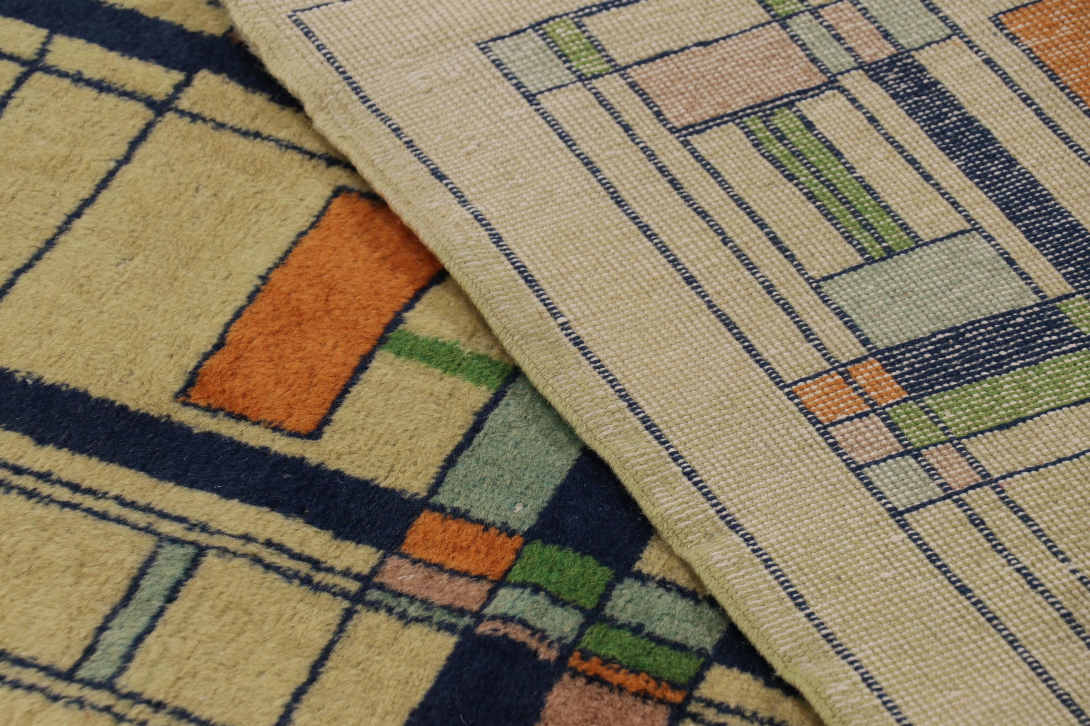 Vintage By Zeki Müren Teppich in Grün mit buntem geometrischem Muster - Rug & Kilim im Angebot 1