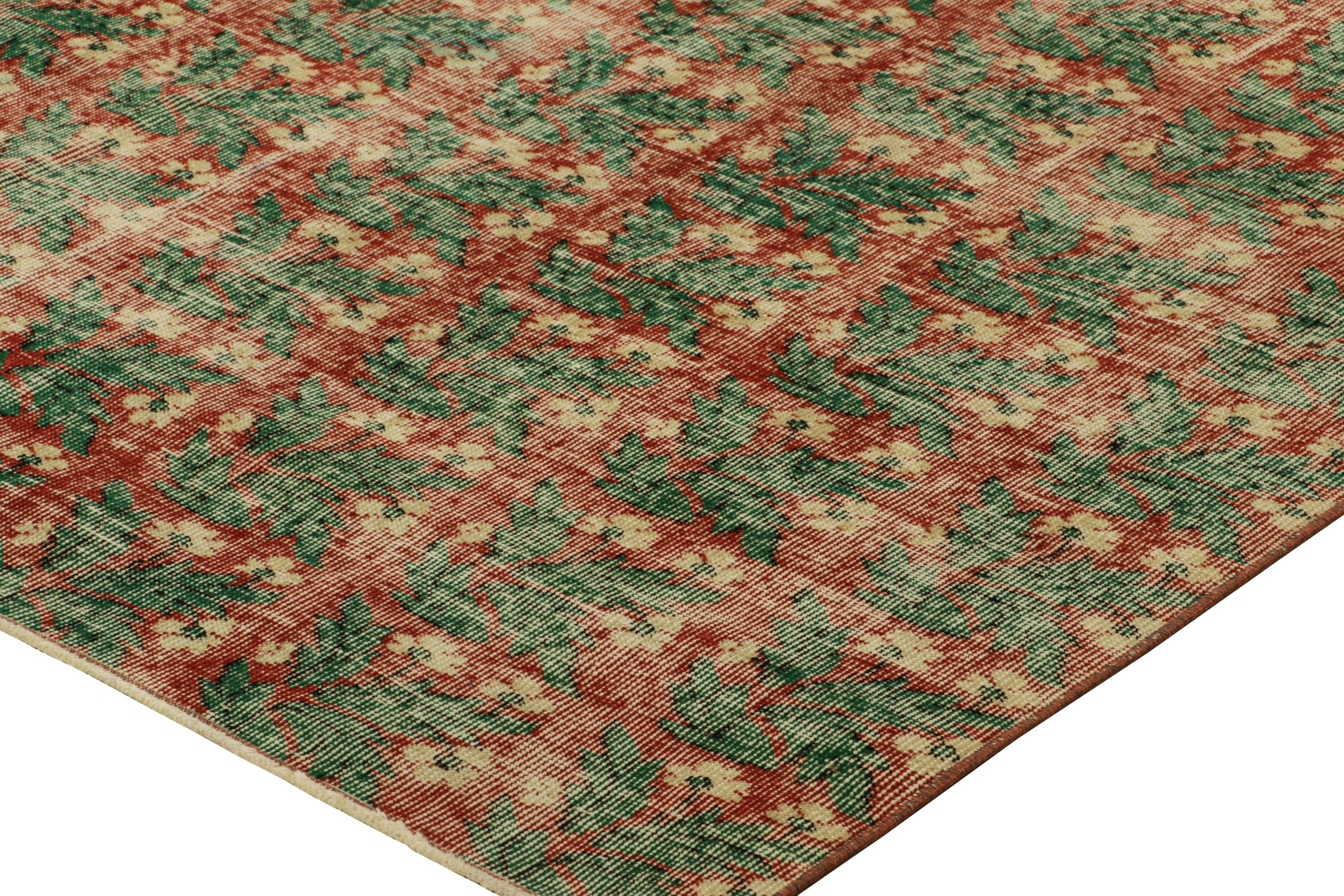 Mid-20th Century Vintage Zeki Müren Rug in Green with Red Geometric Patterns  Rug & Kilim For Sale