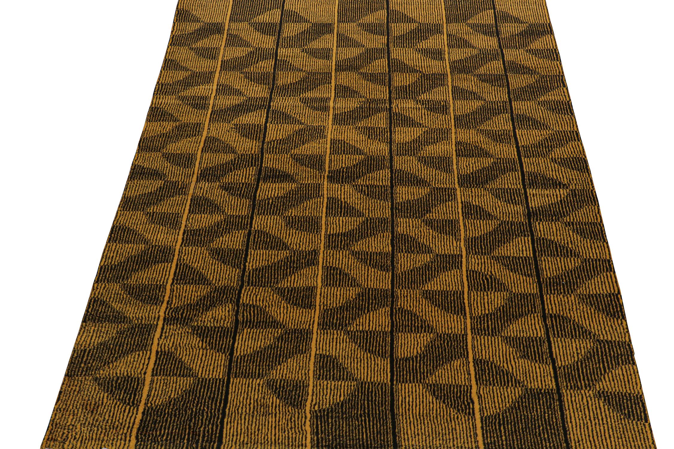 Dieser 7x10 große Vintage-Teppich ist eine aufregende neue Ergänzung der Mid-Century Pasha Collection'S von Rug & Kilim. Diese Linie ist ein Gedenken, mit seltenen Kurationen, die unserer Meinung nach von dem multidisziplinären türkischen Designer