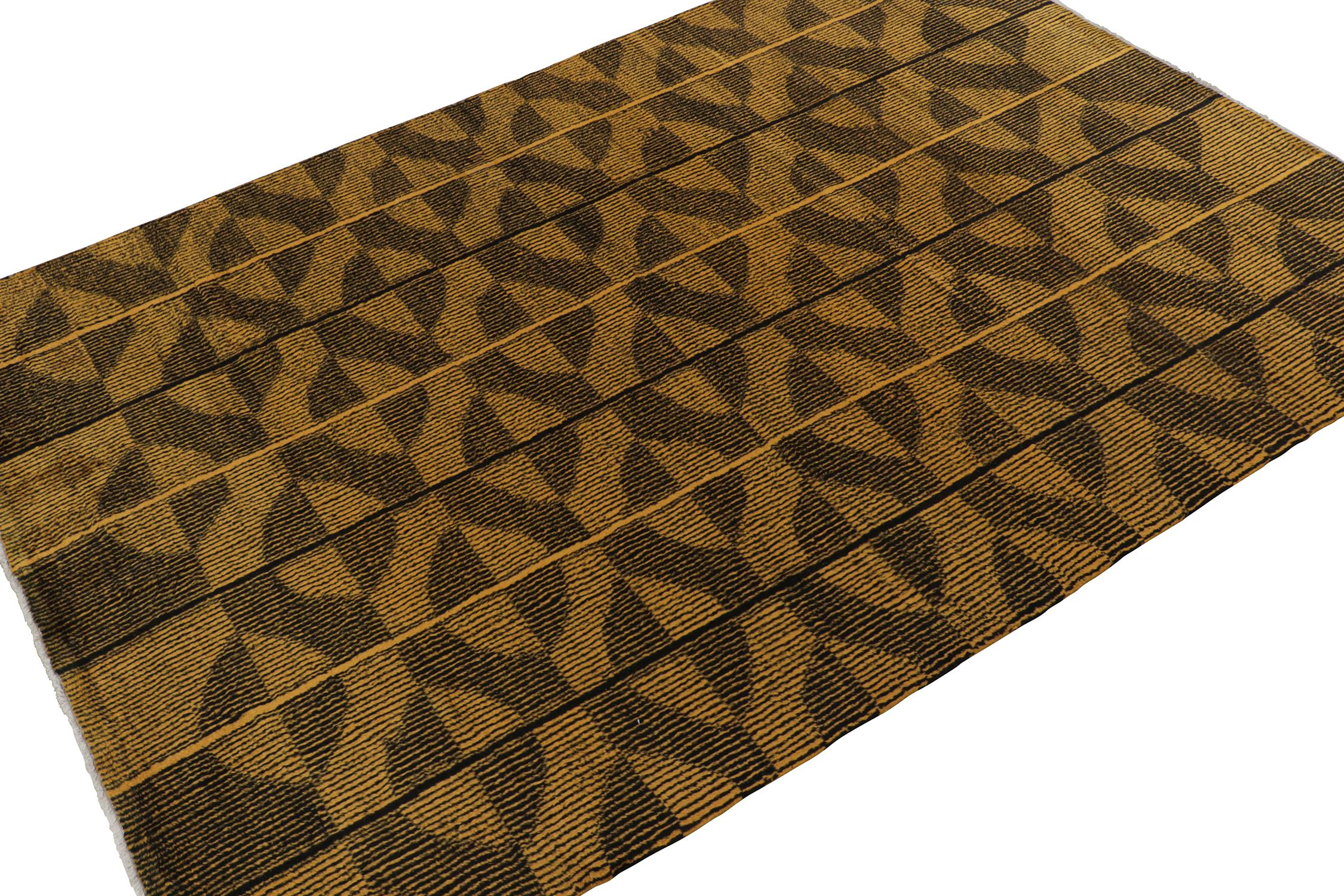 Vintage Zeki Müren Teppich in Ocker und Schwarz Geometrische Muster von Rug & Kilim (Art déco) im Angebot