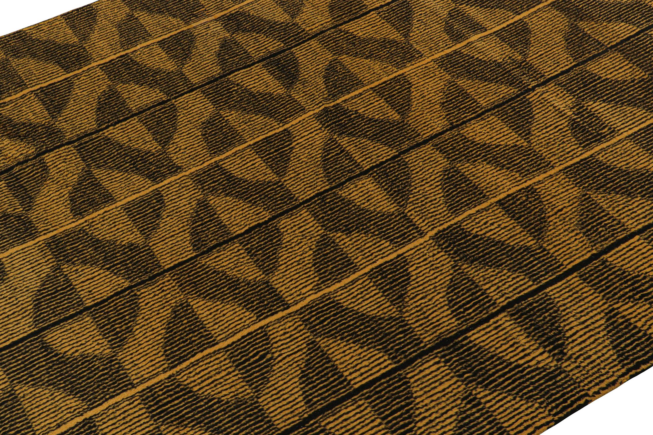 Vintage Zeki Müren Teppich in Ocker und Schwarz Geometrische Muster von Rug & Kilim (Türkisch) im Angebot