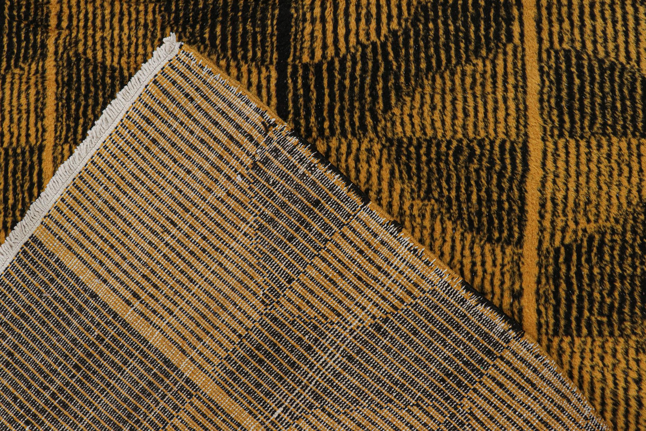 Vintage Zeki Müren Teppich in Ocker und Schwarz Geometrische Muster von Rug & Kilim (Mitte des 20. Jahrhunderts) im Angebot