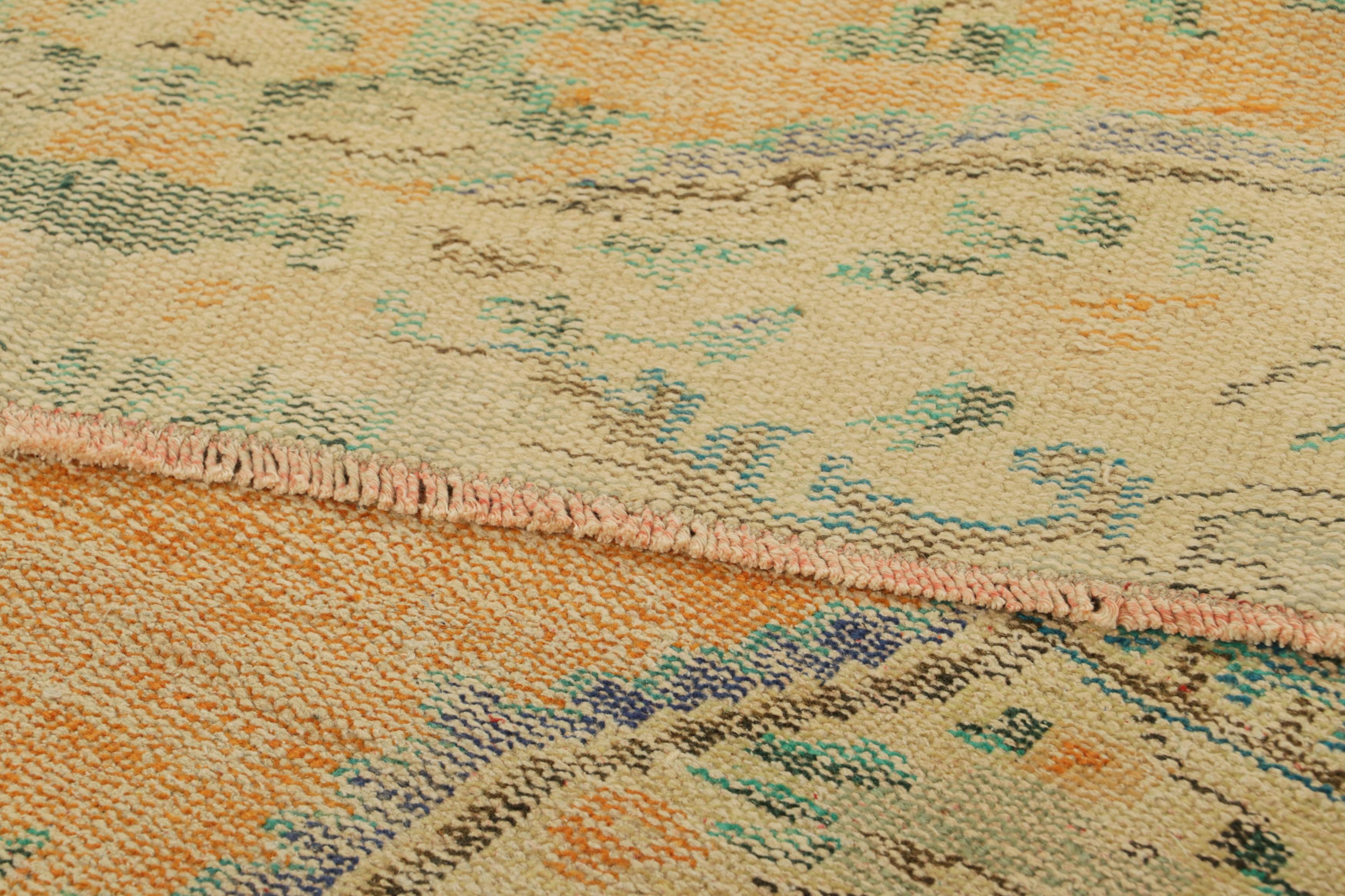 Alfombra vintage Zeki Müren en campo abierto naranja con medallón floral  Rug & Kilim Lana en venta