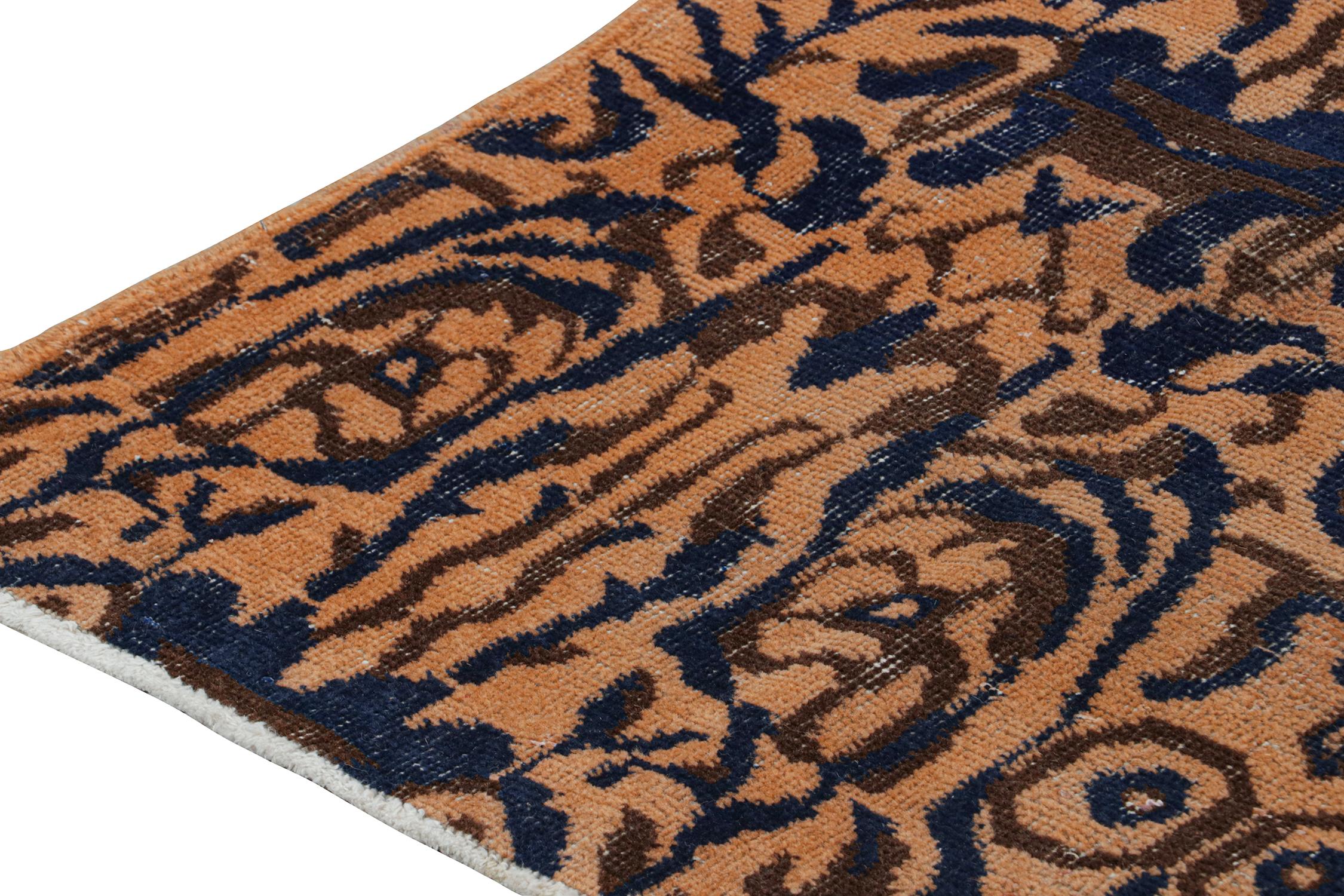 Vintage Zeki Müren Teppich in Orange mit braunen und blauen Mustern von Rug & Kilim (Handgeknüpft) im Angebot