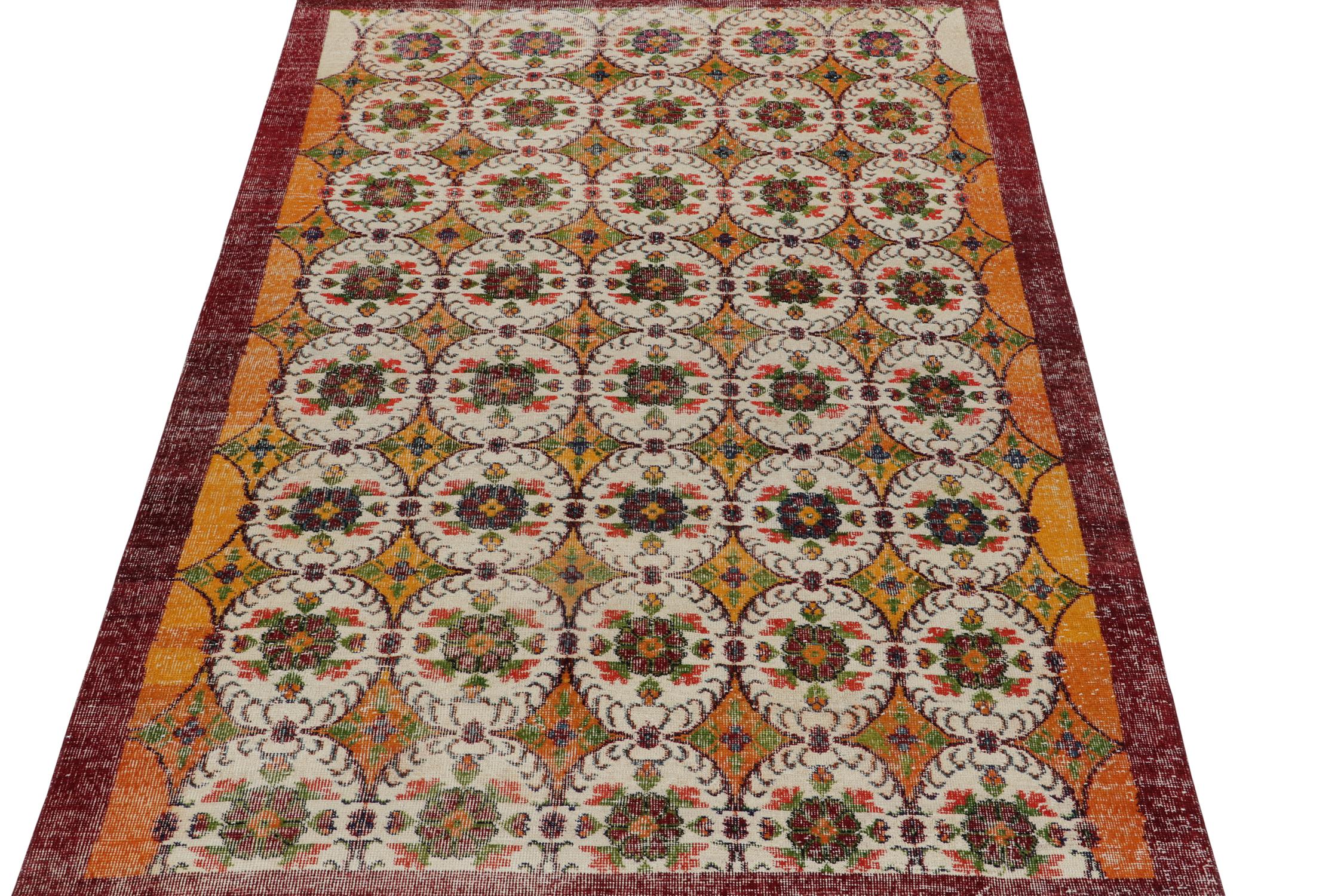 Alfombra vintage Zeki Müren en naranja con medallones en blanco roto Art Decó en venta