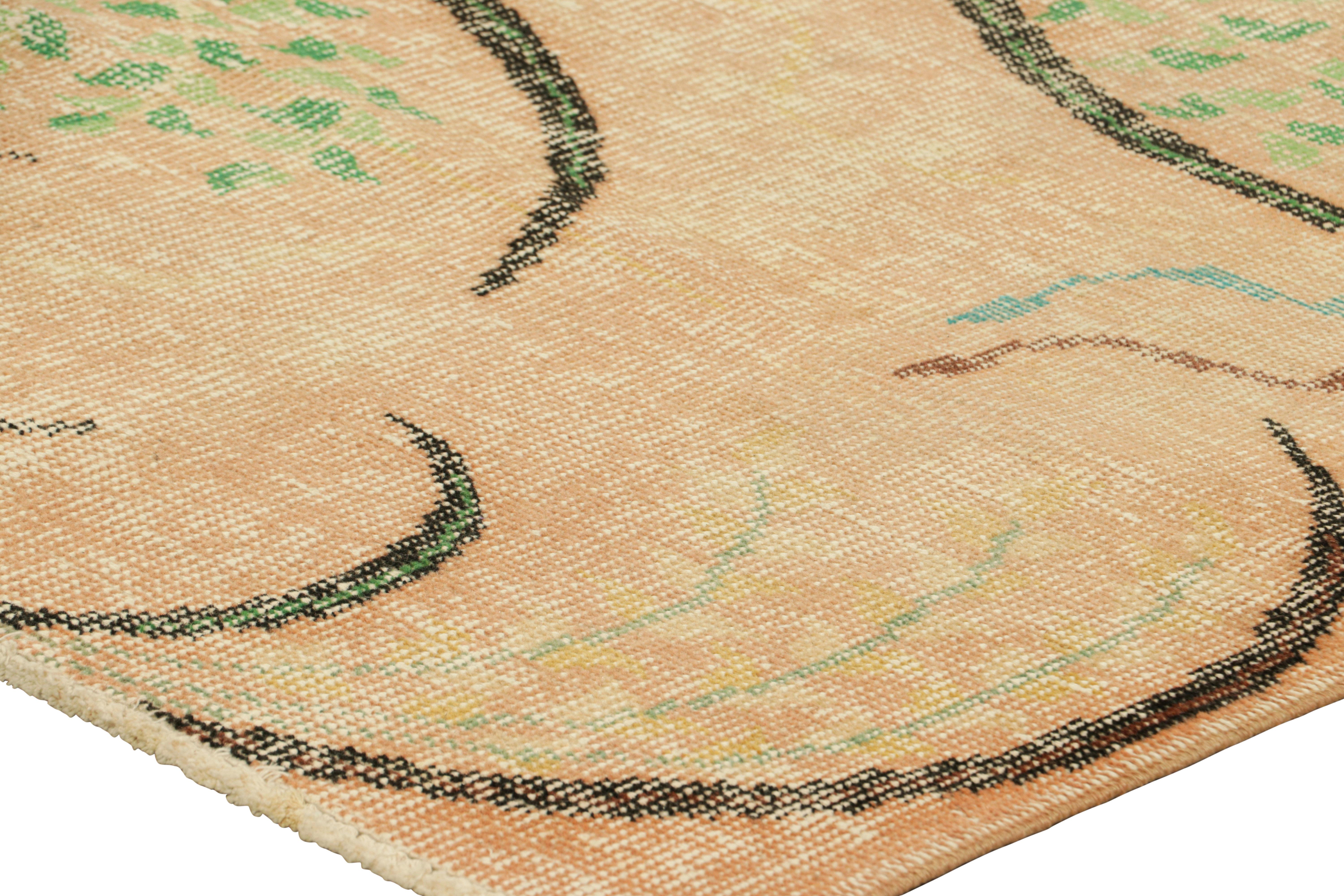 Vintage Zeki Müren Teppich in Pfirsich, bunte geometrische Muster, von Rug & Kilim (Mitte des 20. Jahrhunderts) im Angebot