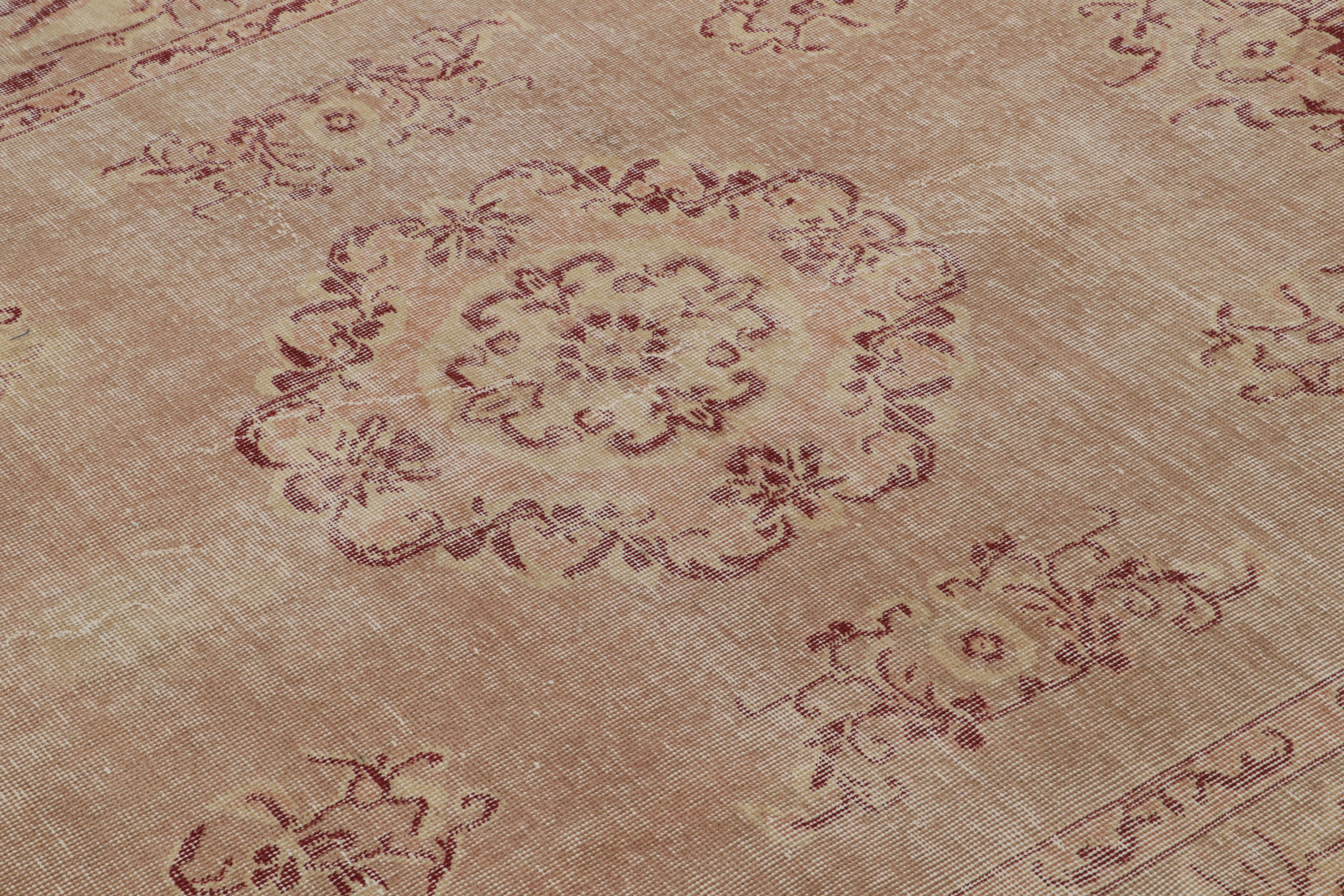 Vintage Zeki Müren Teppich in Rosa mit Blumenmedaillon, von Rug & Kilim (Handgeknüpft) im Angebot