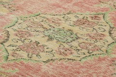Vintage Zeki Müren Teppich in Rosa mit Medaillon und floralen Mustern  Rug & Kilim