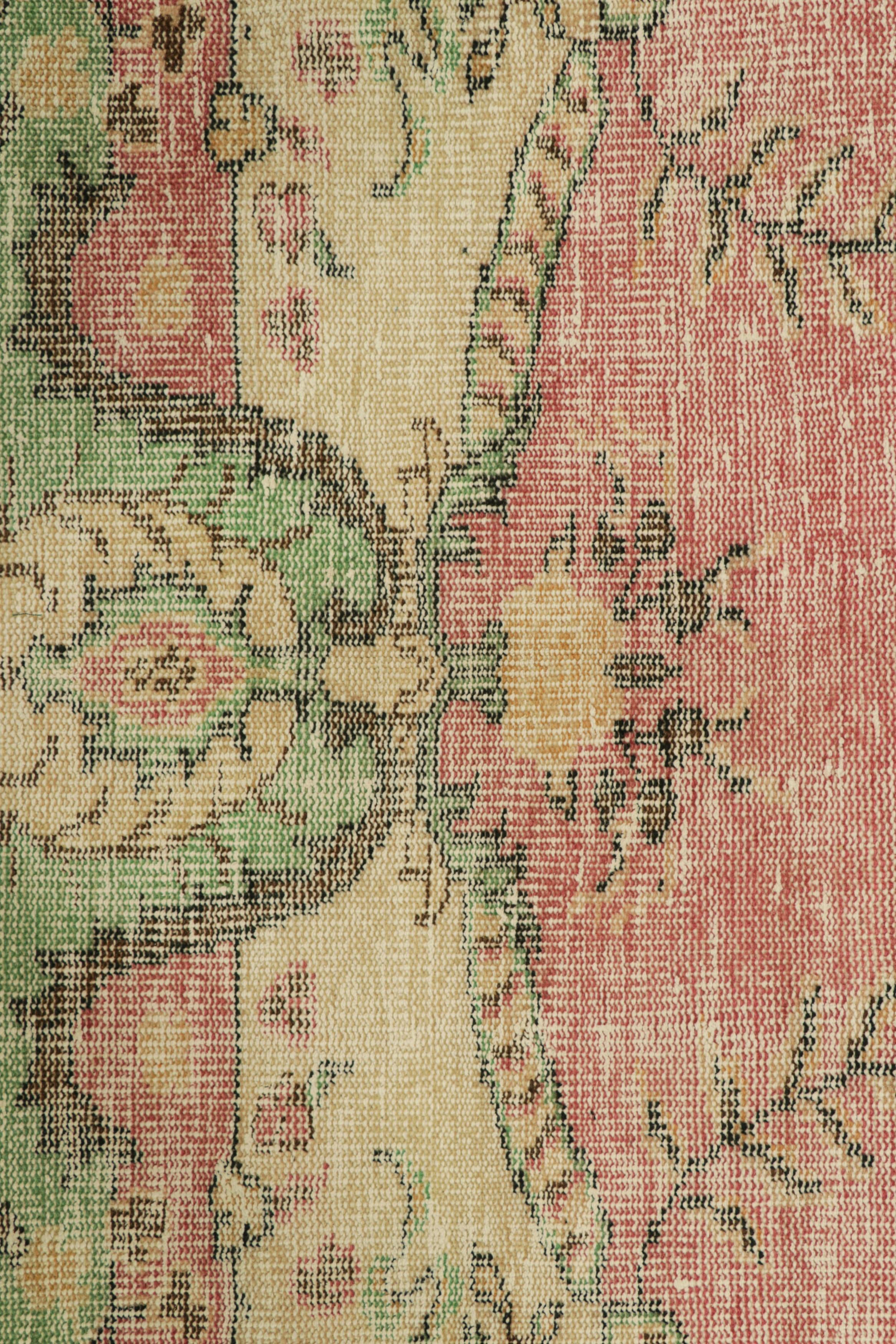 Vintage Zeki Müren Teppich in Rosa mit Medaillon und floralen Mustern  Rug & Kilim (Türkisch) im Angebot
