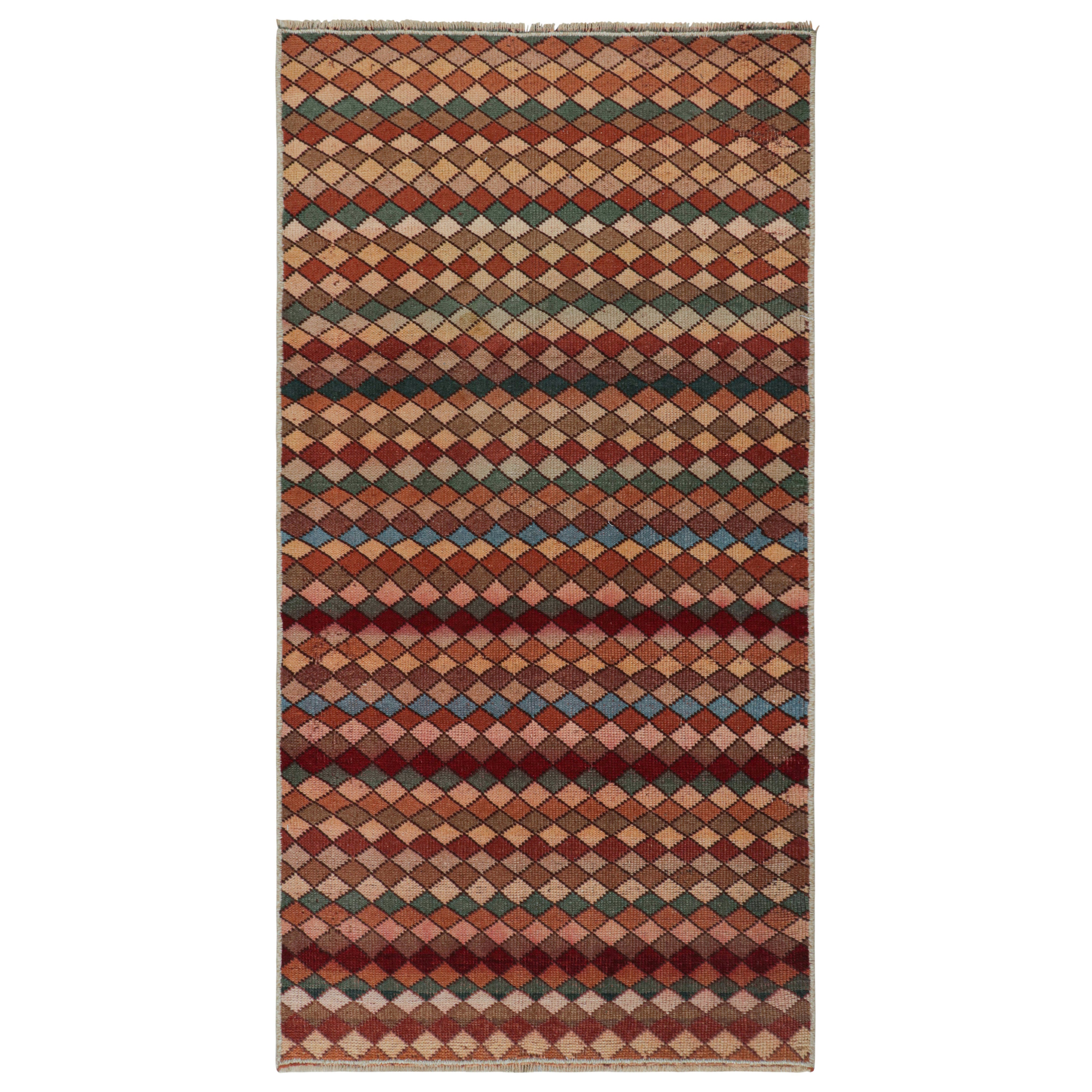 Tappeto vintage Zeki Müren con motivi a diamante policromi, di Rug & Kilim