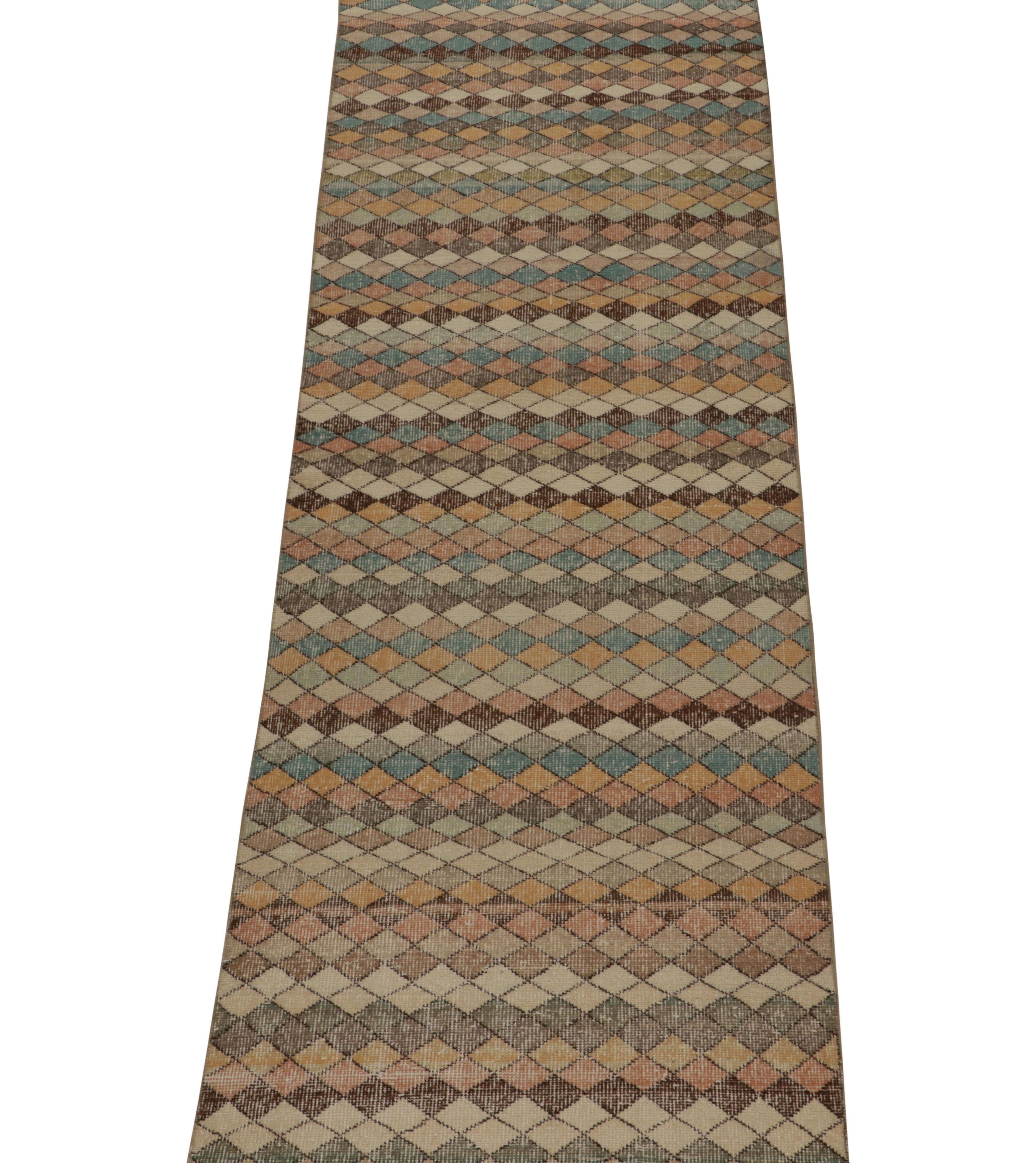Zeki-Wandteppich in polychromem, geometrischem Muster, von Rug & Kilim (Türkisch) im Angebot