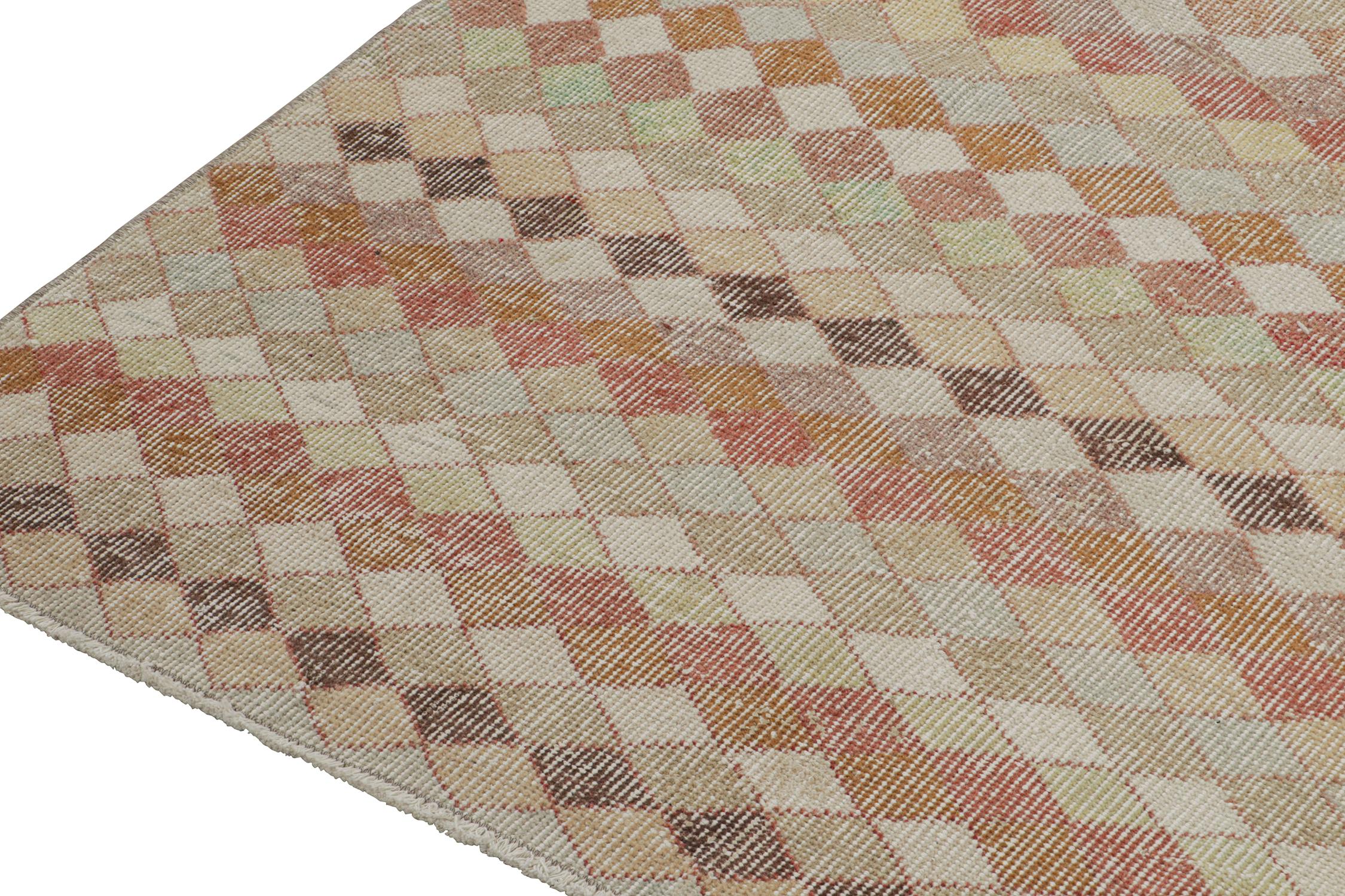 Zeki Müren Teppich mit polychromem geometrischem Muster von Rug & Kilim (Handgeknüpft) im Angebot