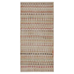 Zeki Müren Teppich mit polychromem geometrischem Muster von Rug & Kilim