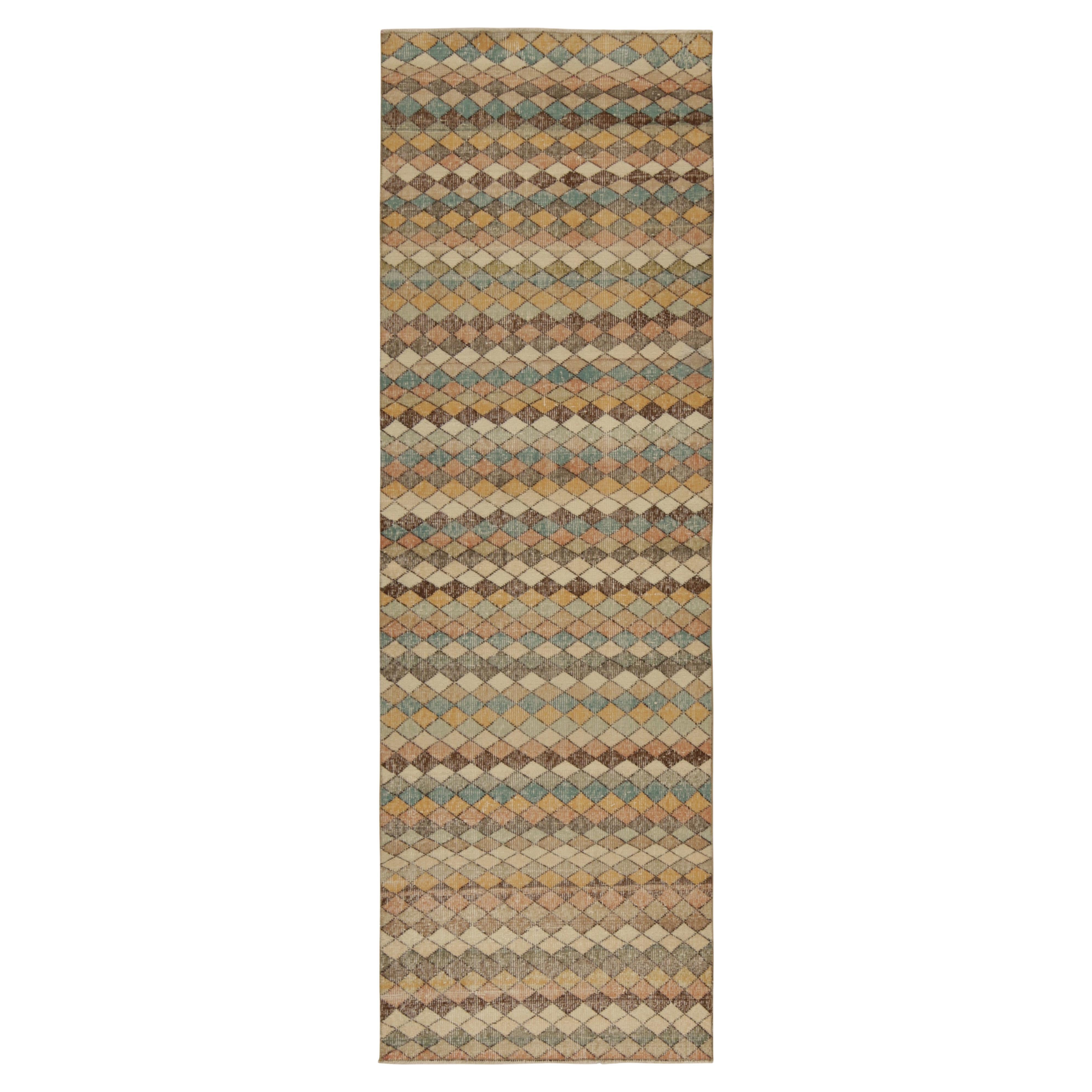 Zeki-Wandteppich in polychromem, geometrischem Muster, von Rug & Kilim