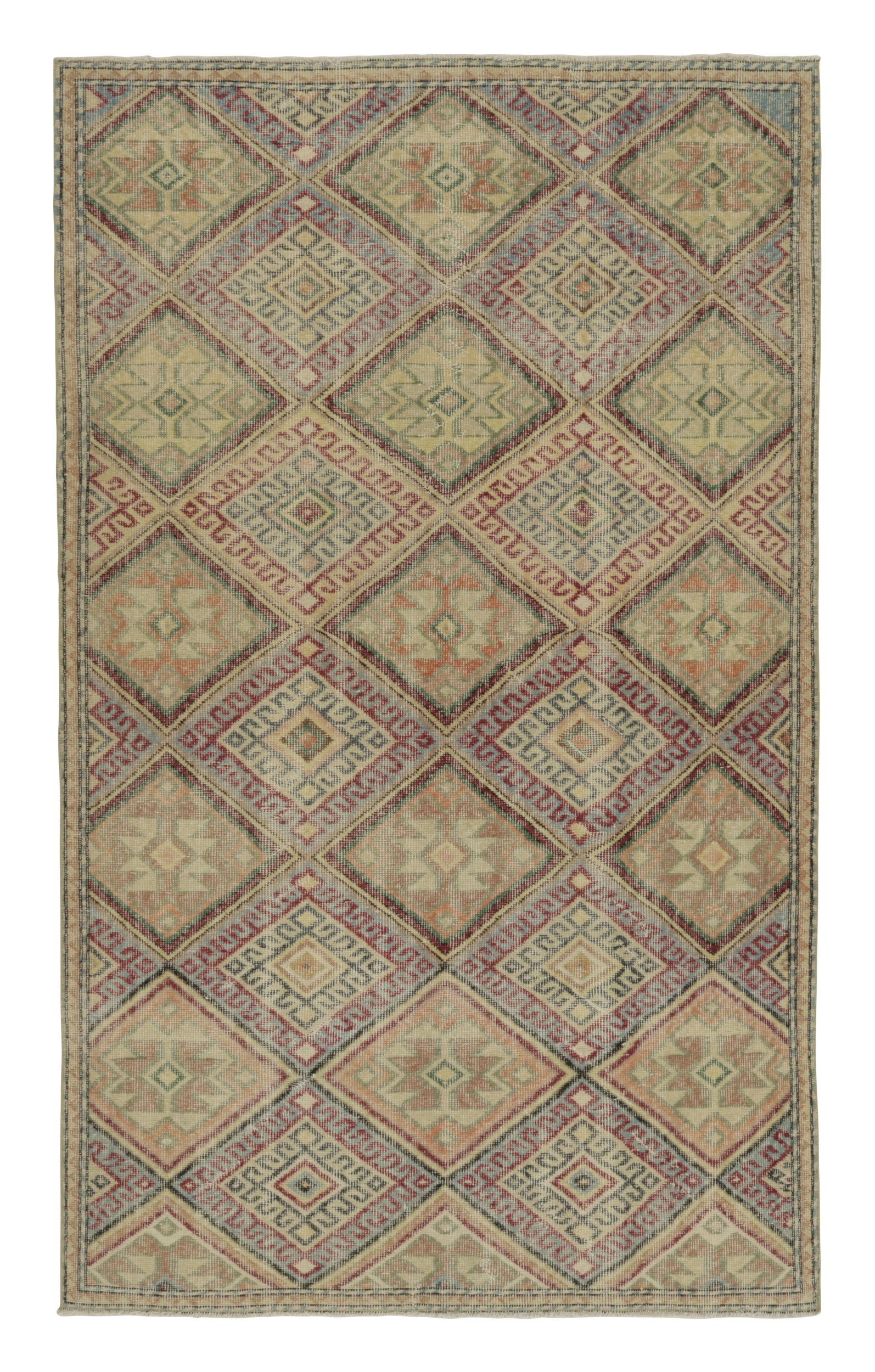 Vintage Zeki Müren Teppich in polychromem geometrischem Muster