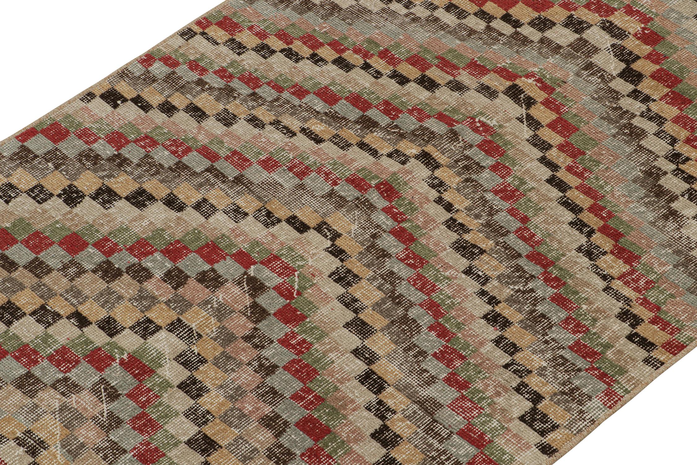 Vintage Zeki Müren Teppich in polychromatischen geometrischen Mustern, von Rug & Kilim (Türkisch) im Angebot