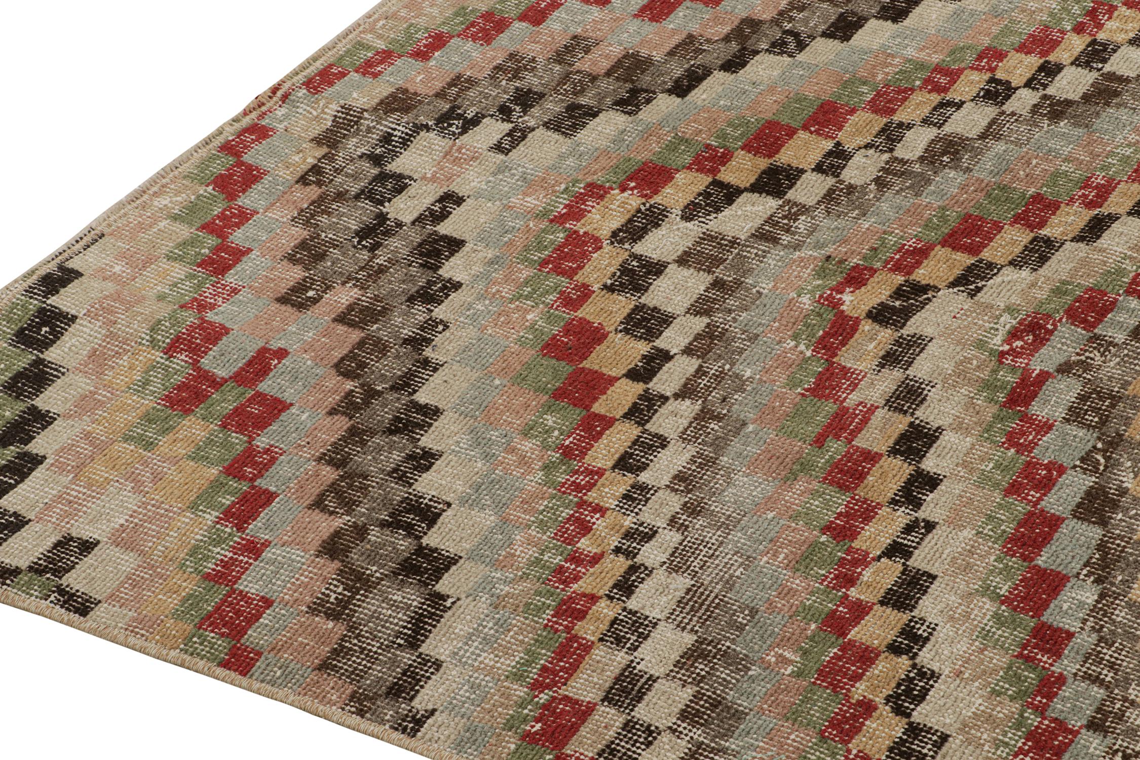 Vintage Zeki Müren Teppich in polychromatischen geometrischen Mustern, von Rug & Kilim (Handgeknüpft) im Angebot