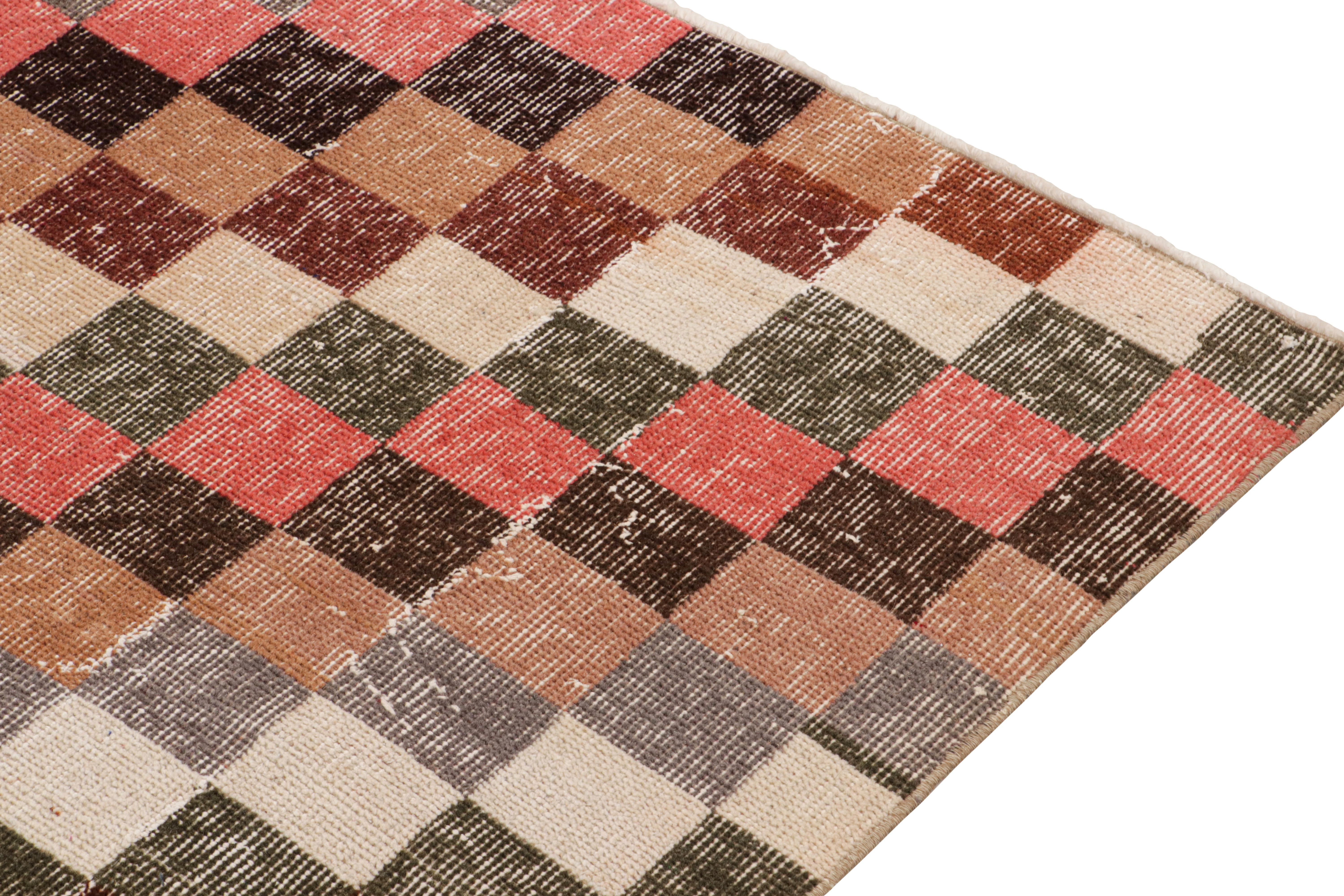 Vintage Zeki Müren Teppich in polychromatischen geometrischen Mustern von Rug & Kilim (Mitte des 20. Jahrhunderts) im Angebot