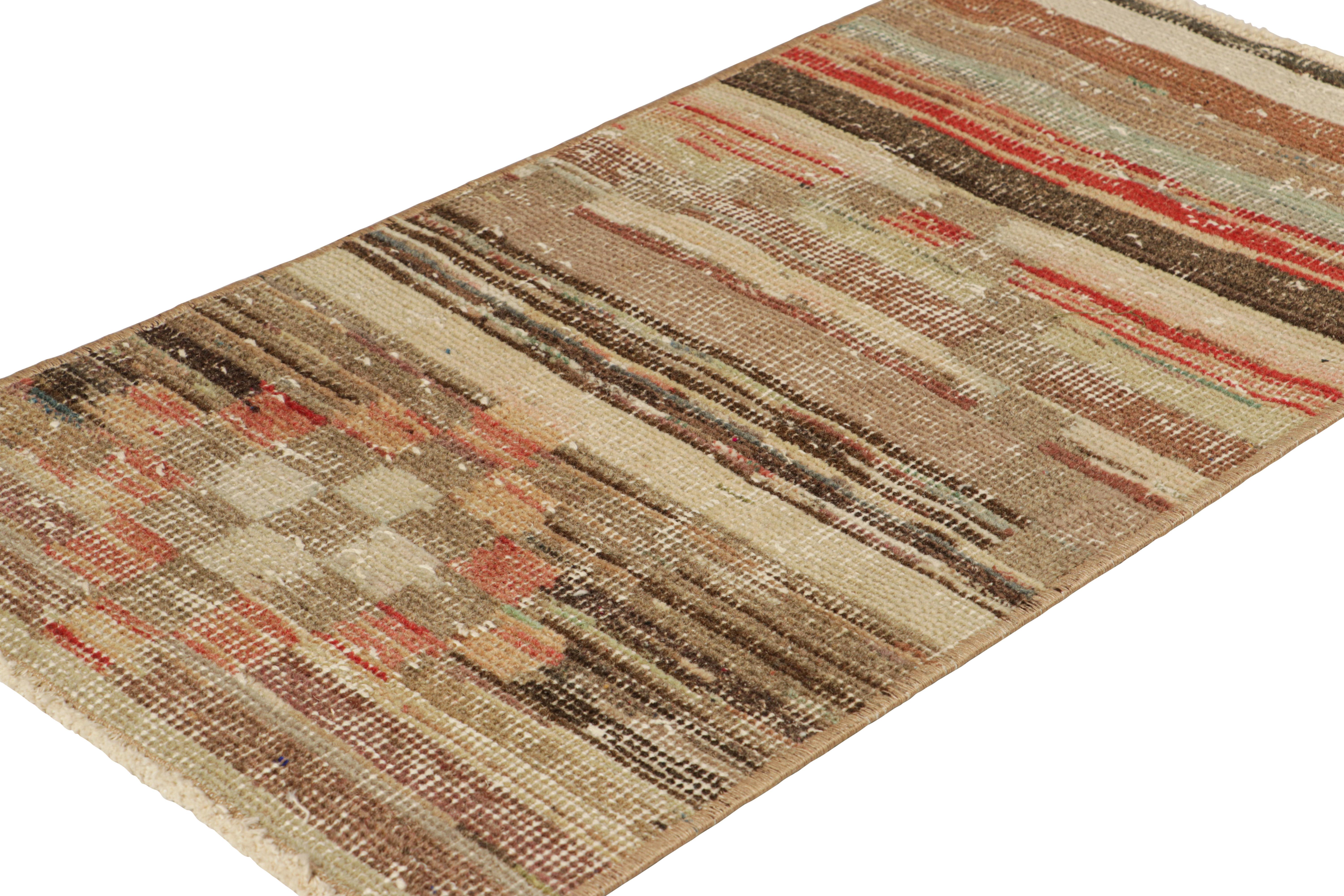 Annodato a mano Tappeto vintage Zeki Müren a strisce geometriche policromatiche, da Rug & Kilim in vendita
