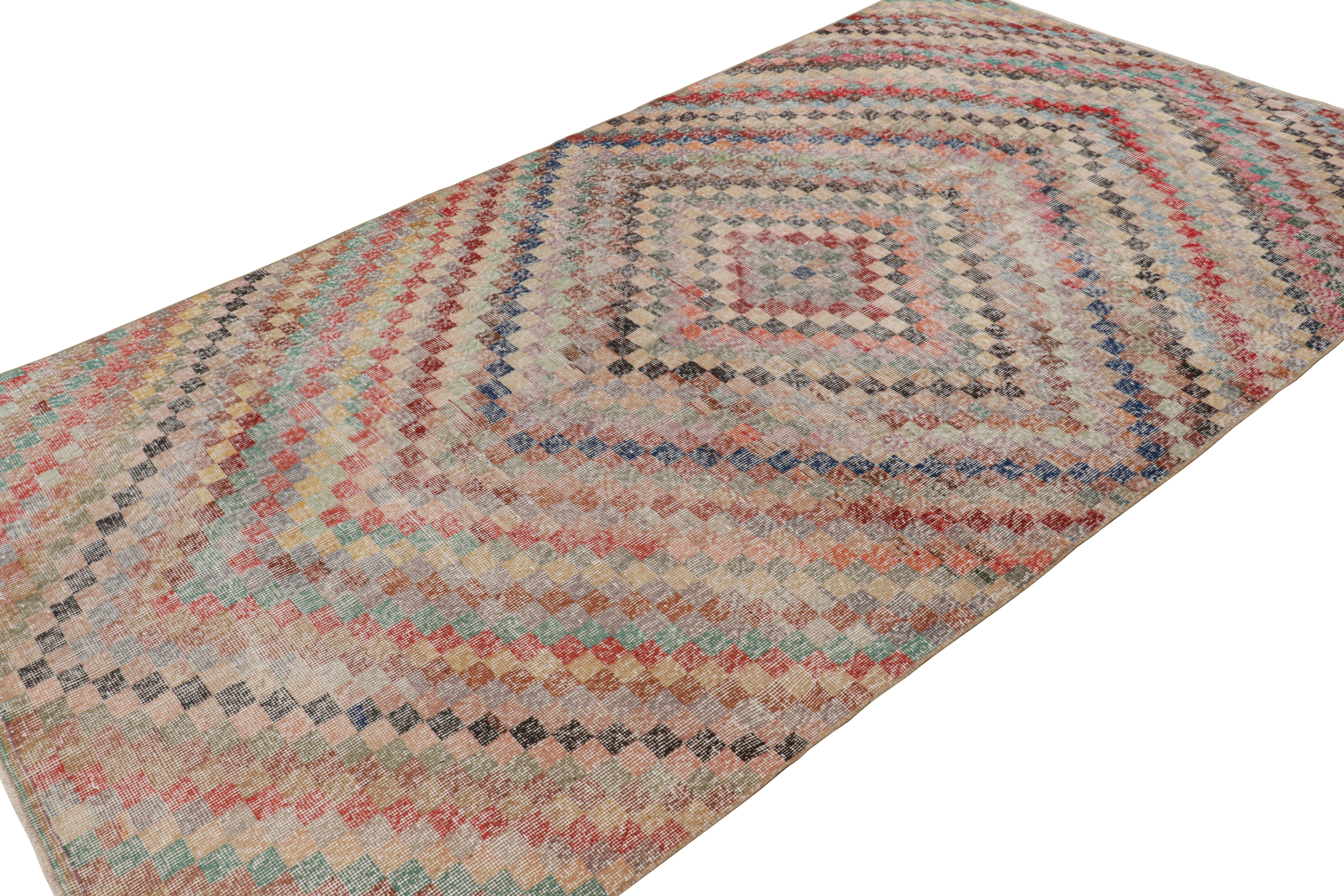 Vintage Zeki Müren Teppich in polychromem geometrischem Muster, von Rug & Kilim (Handgeknüpft) im Angebot