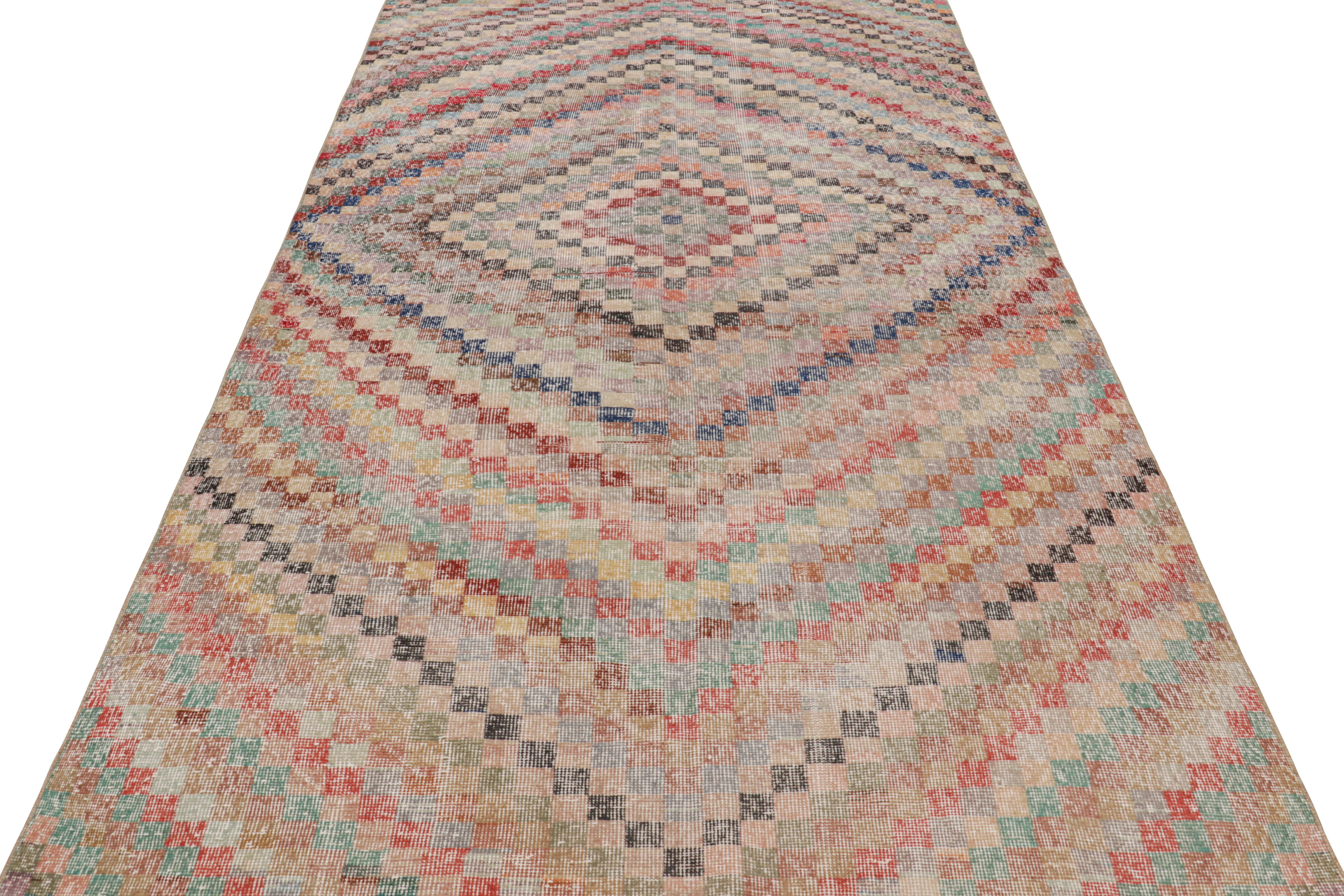 Vintage Zeki Müren Teppich in polychromem geometrischem Muster, von Rug & Kilim im Zustand „Gut“ im Angebot in Long Island City, NY