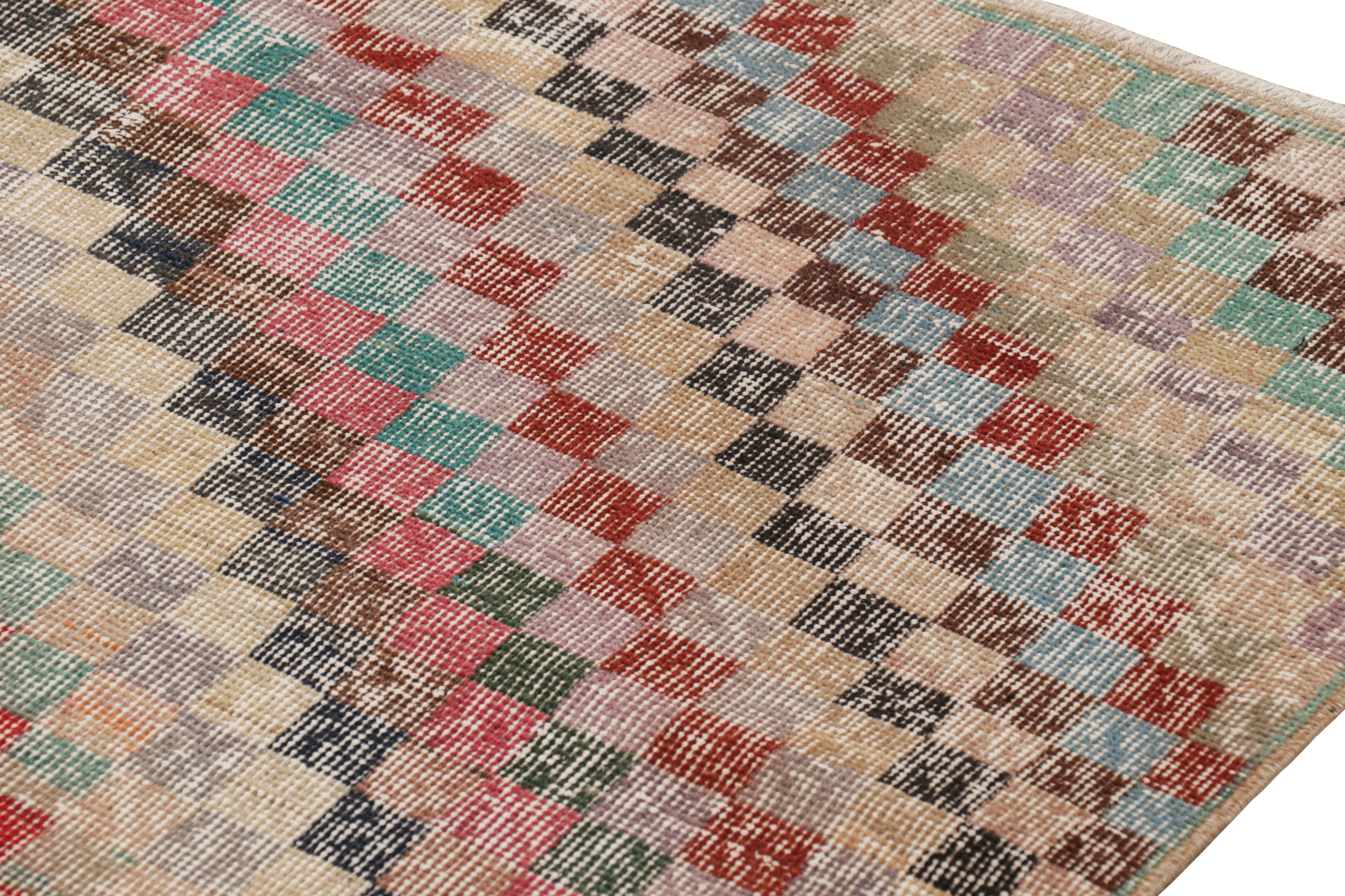Vintage Zeki Müren Teppich in polychromem geometrischem Muster, von Rug & Kilim (Mitte des 20. Jahrhunderts) im Angebot