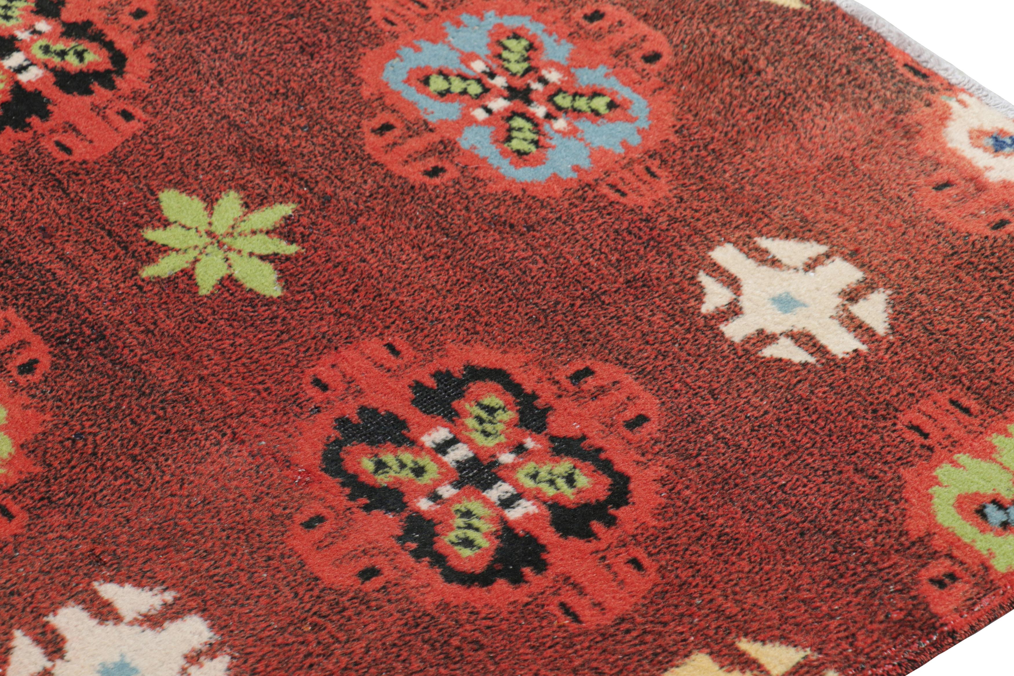 Turco Tappeto vintage Zeki Müren rosso con medaglioni geometrici, da Rug & Kilim in vendita