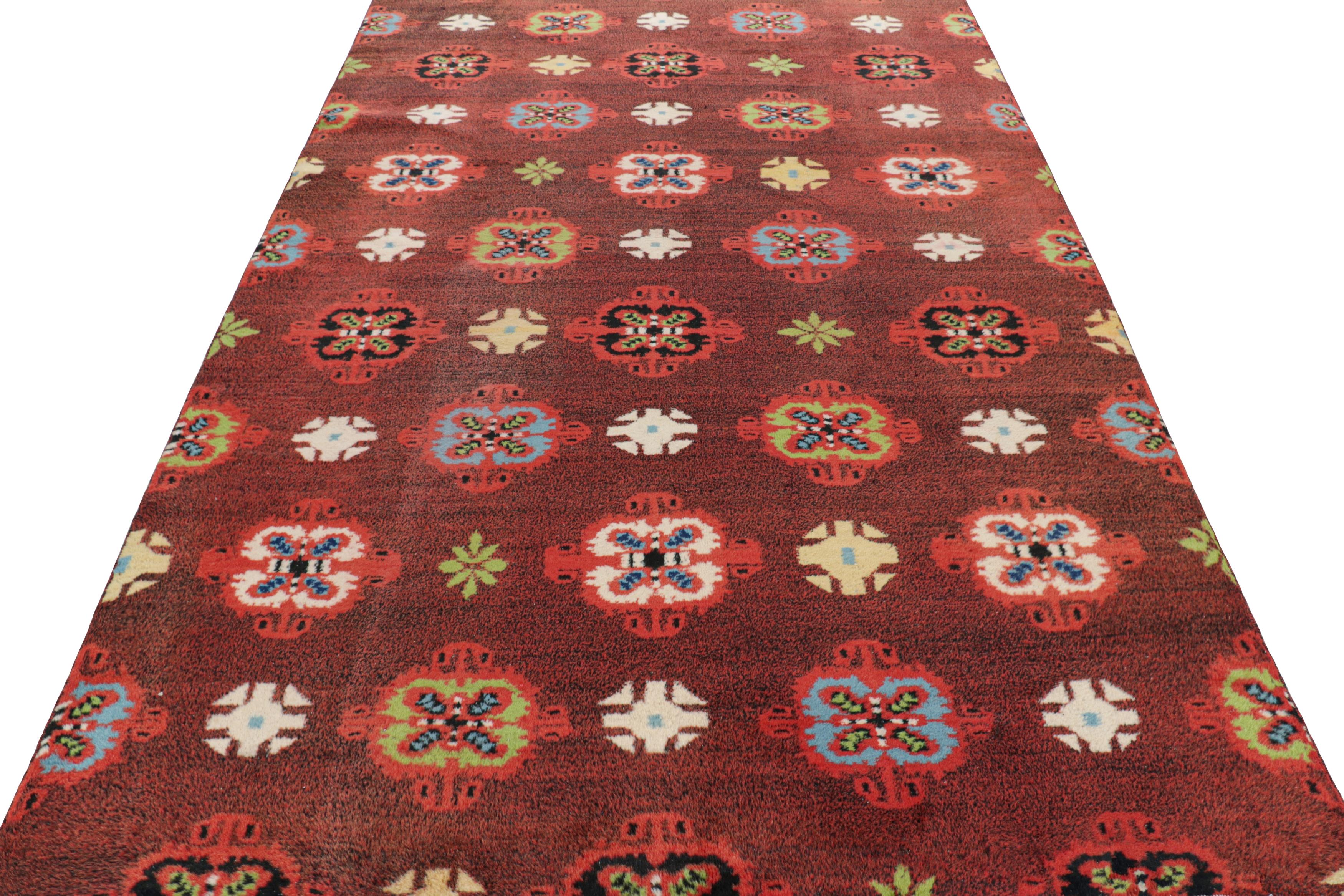 Annodato a mano Tappeto vintage Zeki Müren rosso con medaglioni geometrici, da Rug & Kilim in vendita