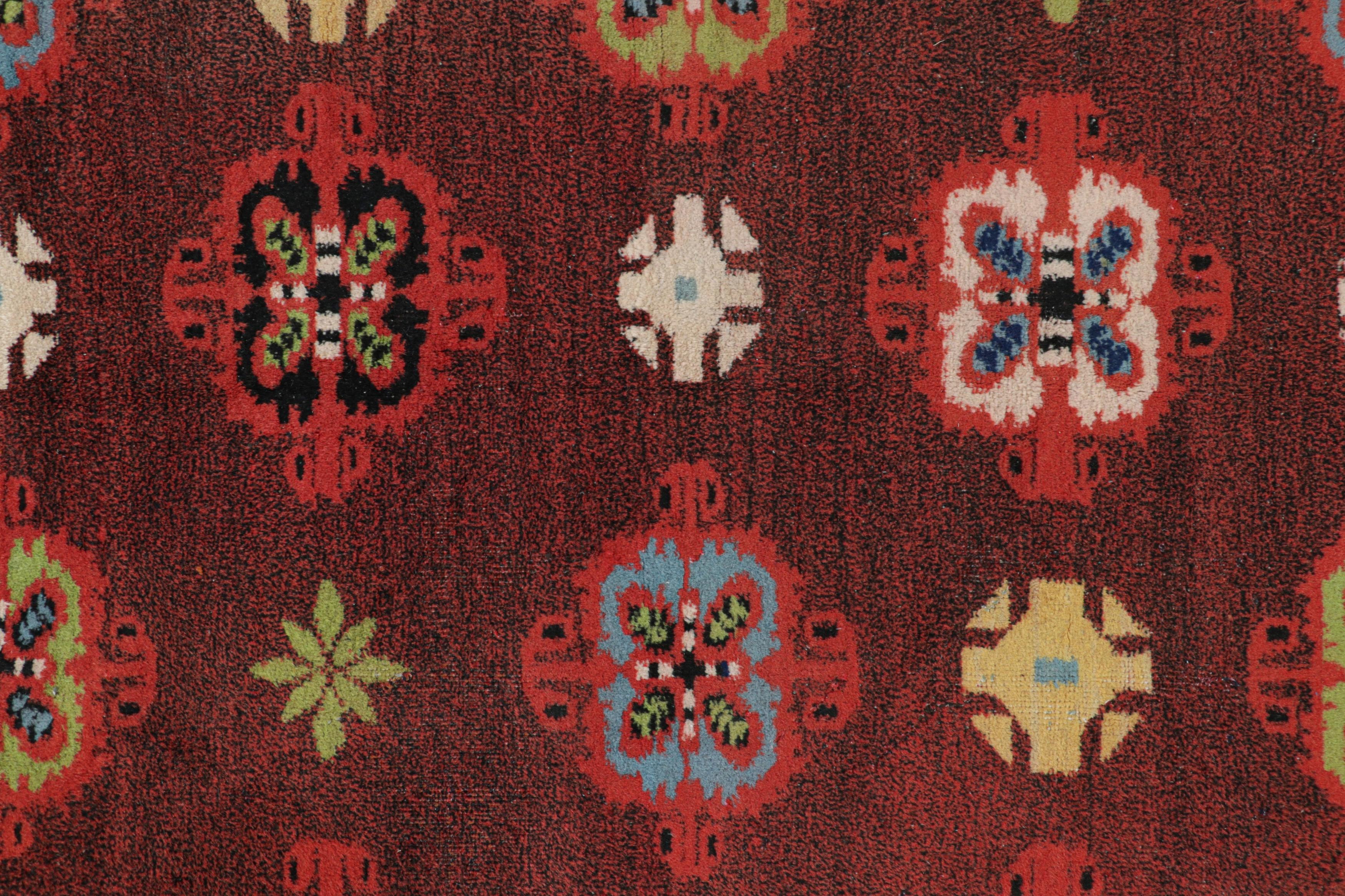 Metà XX secolo Tappeto vintage Zeki Müren rosso con medaglioni geometrici, da Rug & Kilim in vendita
