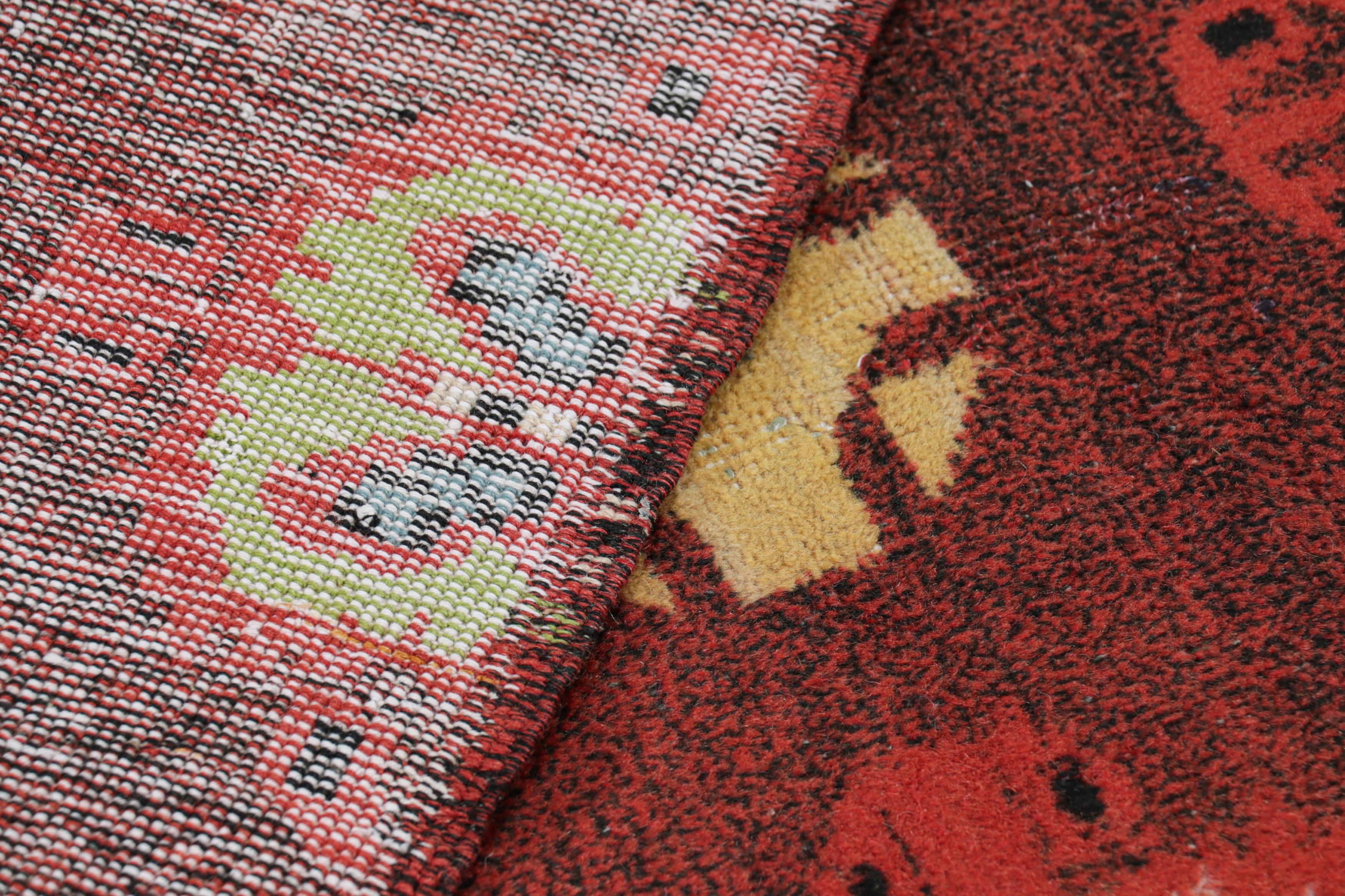 Lana Tappeto vintage Zeki Müren rosso con medaglioni geometrici, da Rug & Kilim in vendita