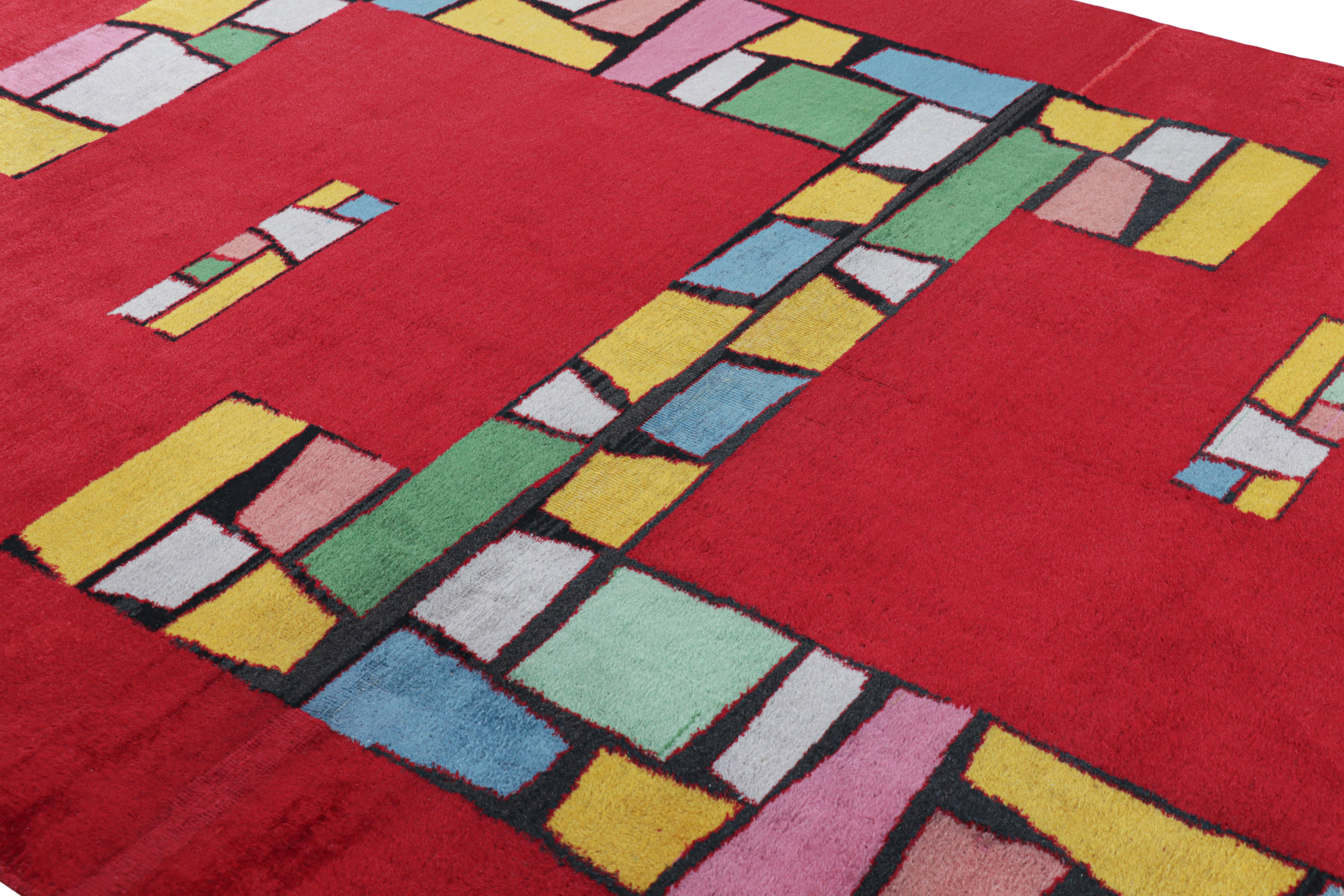 Dieser handgeknüpfte Wollteppich aus der Türkei (ca. 1960 - 1970) im Format 7x10 von Zeki Müren ist eine einzigartige Ergänzung der Rug & Kilim Collection'S. Er zeichnet sich durch eine breite Palette an Farben und geometrischen Mustern aus.

Über