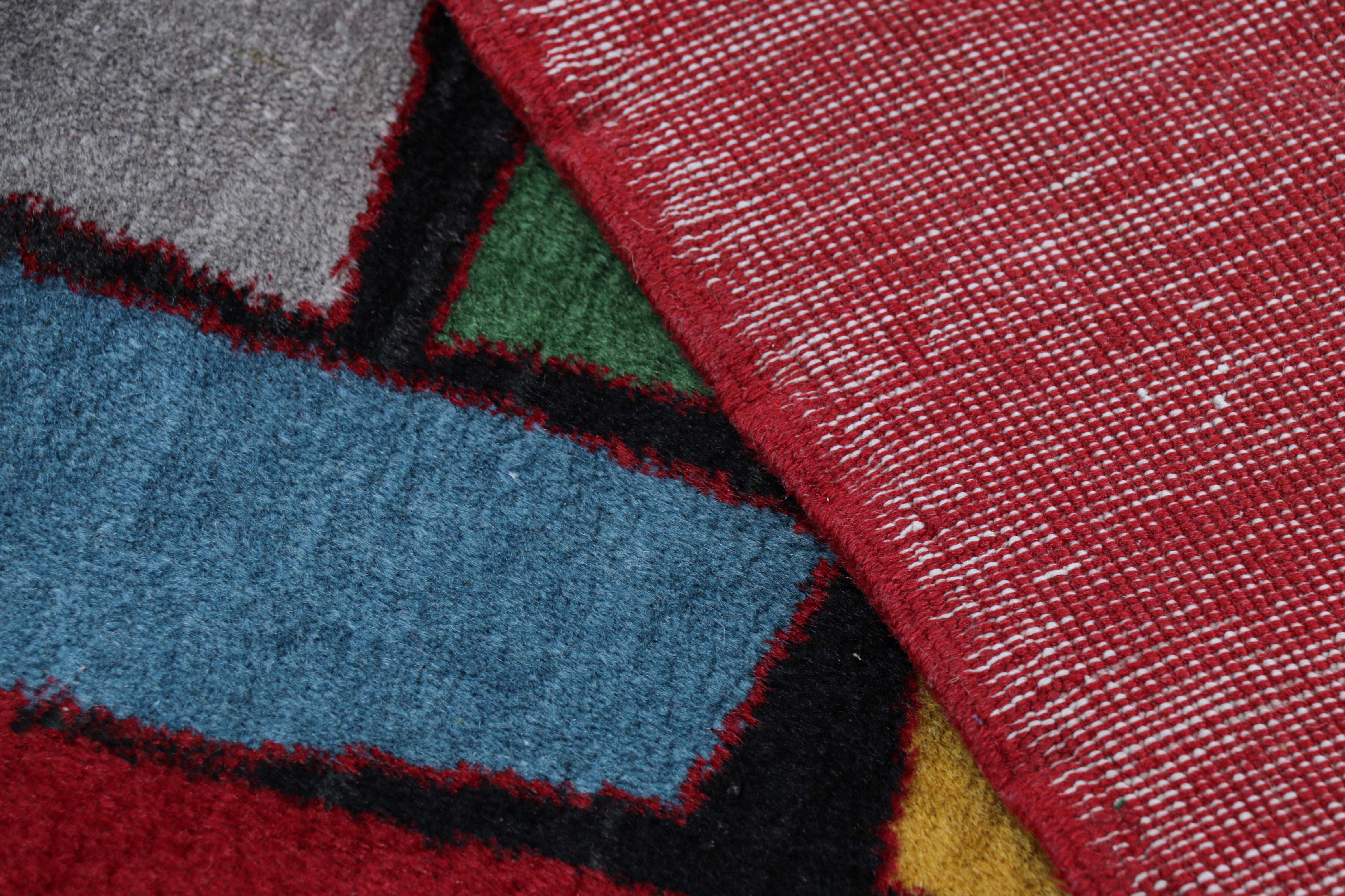 Vintage Zeki Müren Teppich in Rot mit bunten geometrischen Mustern, von Rug & Kilim im Angebot 1