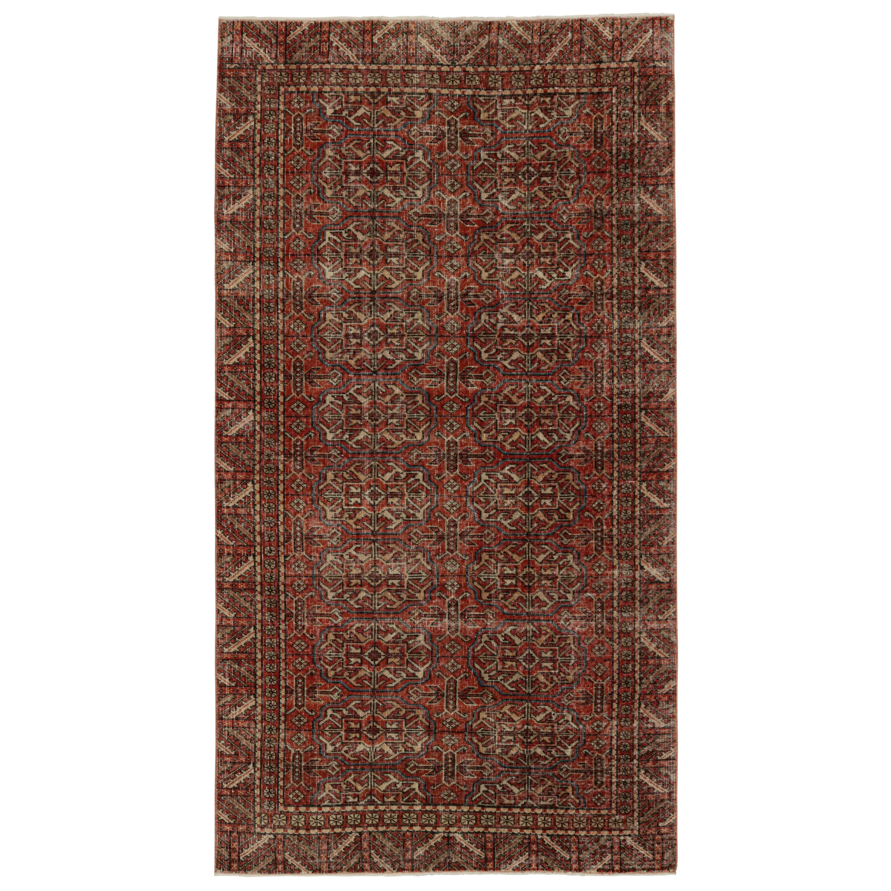 Vintage Zeki Müren Teppich in Rot, mit geometrischen Tribal-Mustern, von Rug & Kilim