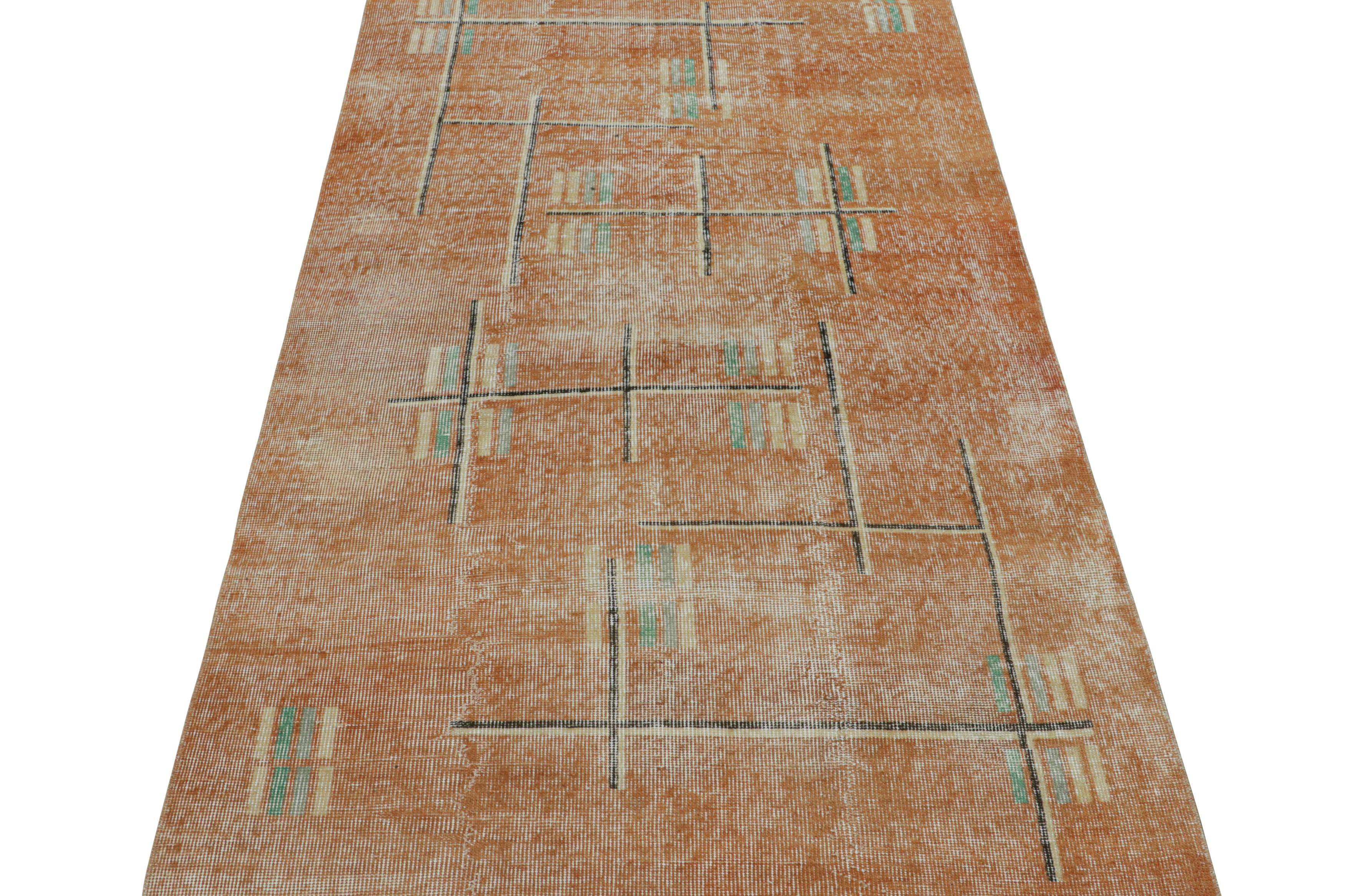Vintage Zeki Müren Teppich in Rost mit polychromen Mustern, von Rug & Kilim (Art déco) im Angebot