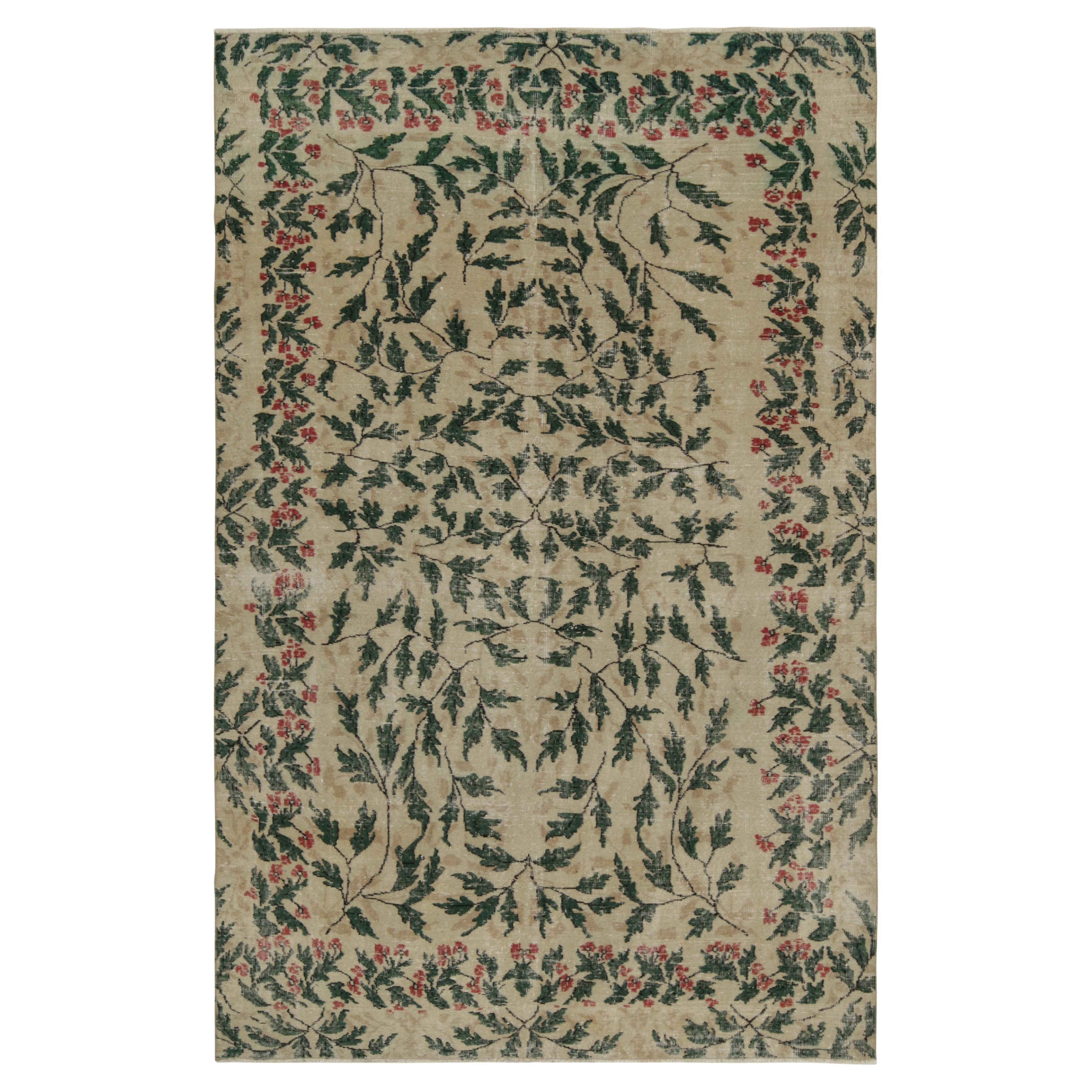 Vintage Zeki Müren Teppich in Taupe und waldgrünen Blumenmustern, von Rug & Kilim im Angebot