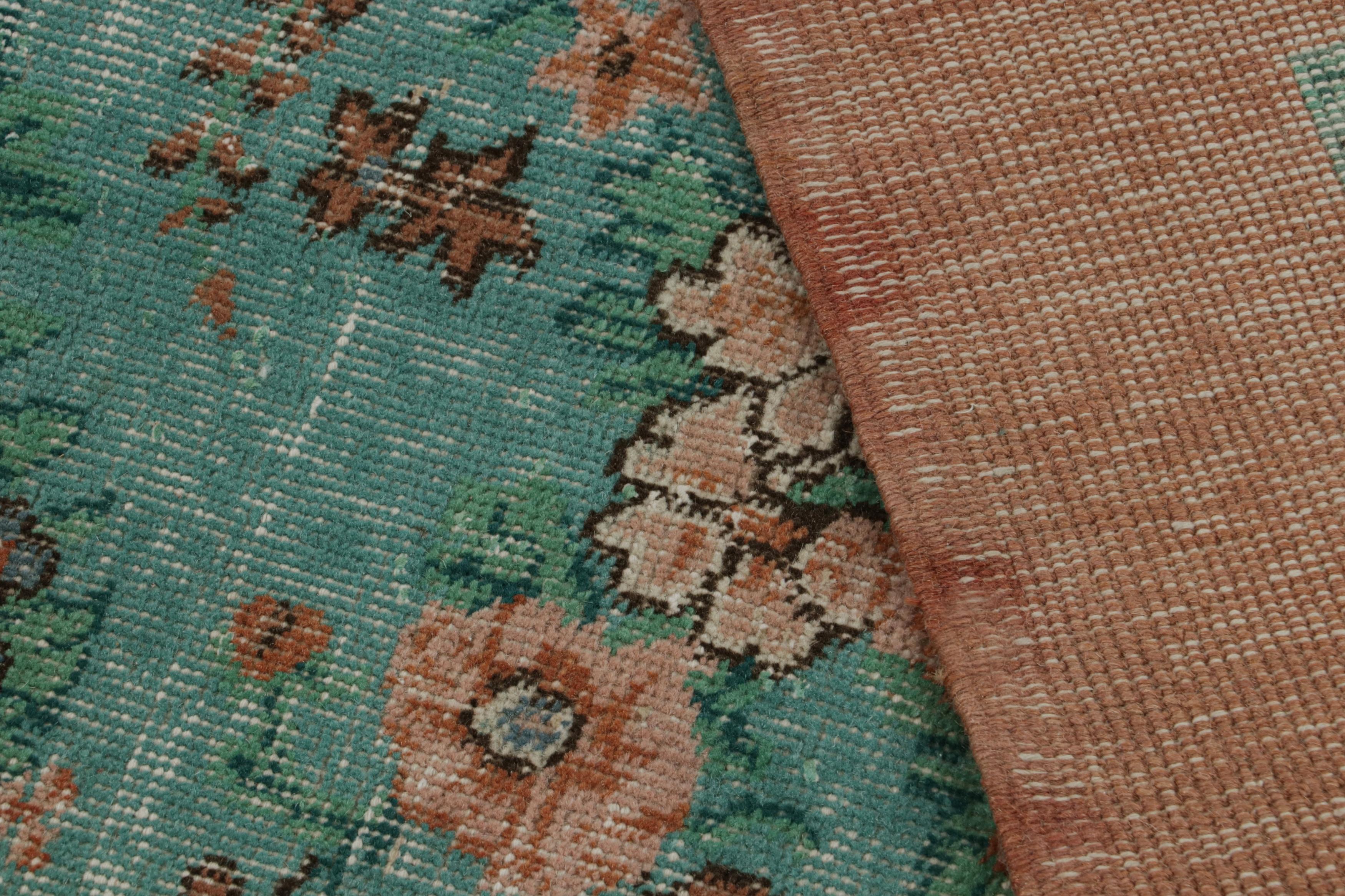 Zeki-Wandteppich in Teal, mit floralen Mustern, von Rug & Kilim (Wolle) im Angebot