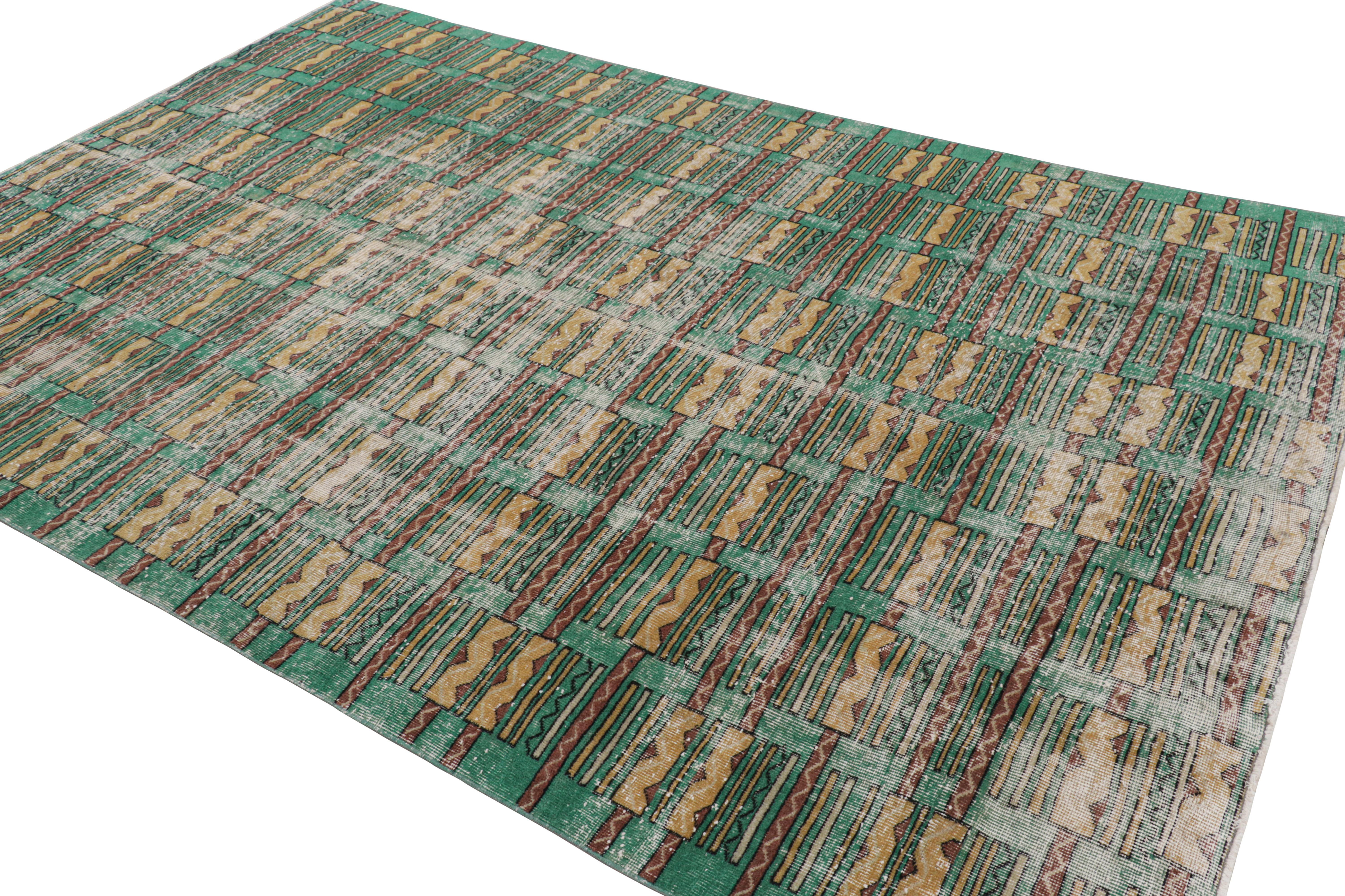Vintage Zeki Müren Teppich in Teal mit geometrischen Mustern, von Rug & Kilim im Zustand „Gut“ im Angebot in Long Island City, NY