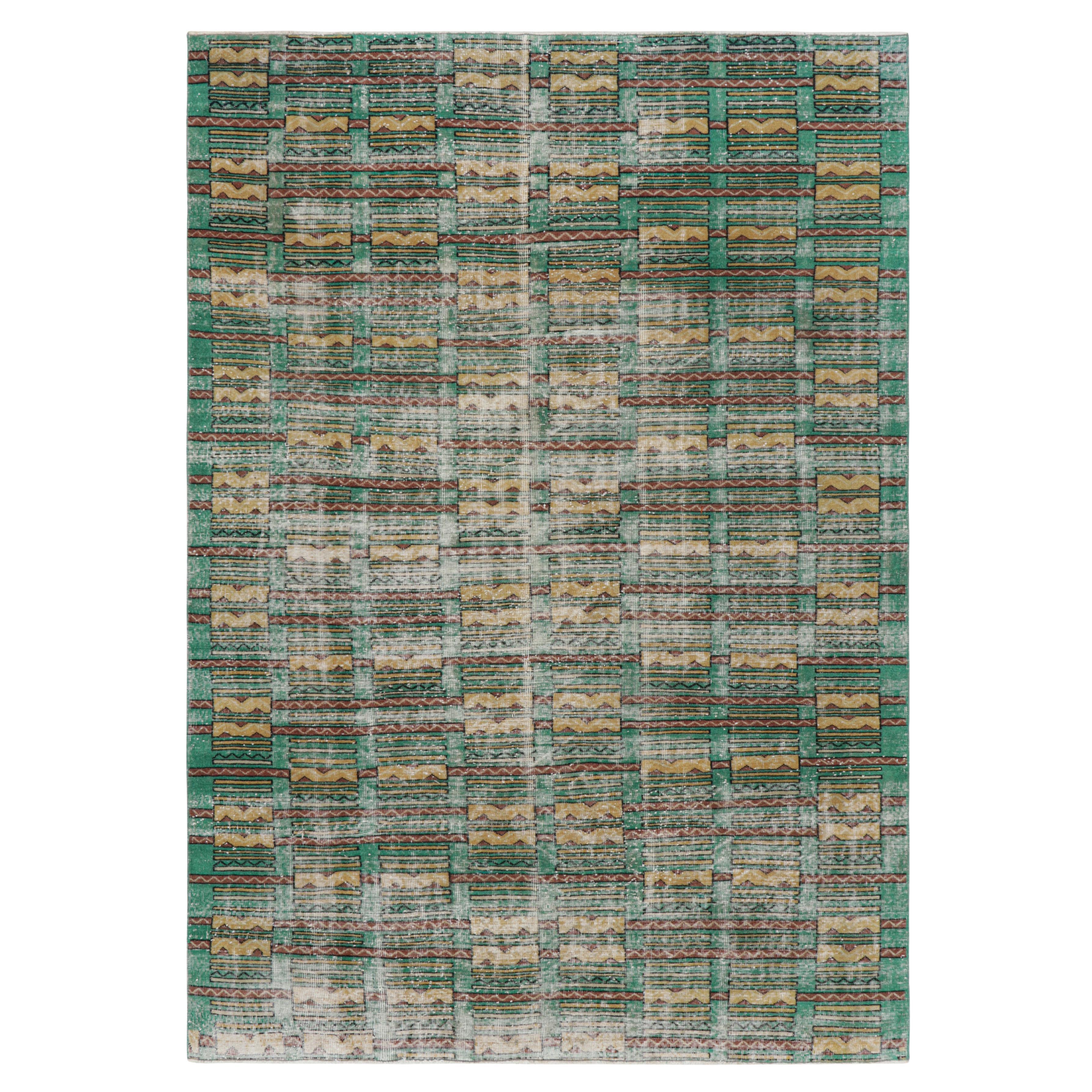 Tappeto vintage Zeki Müren in verde acqua con motivi geometrici, da Rug & Kilim