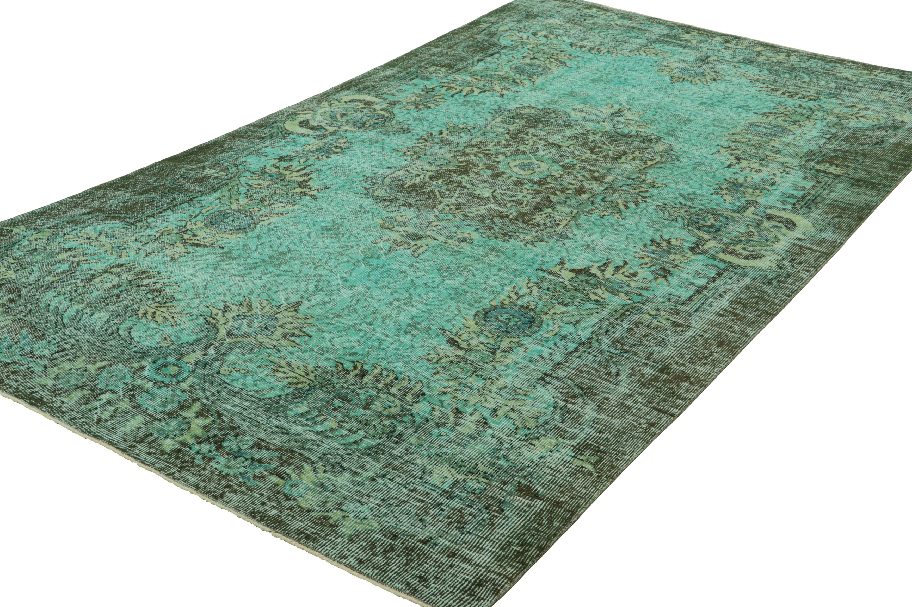 Vintage Zeki Müren Teppich in Türkis mit grünem Blumenmedaillon  Rug & Kilim (Handgeknüpft) im Angebot
