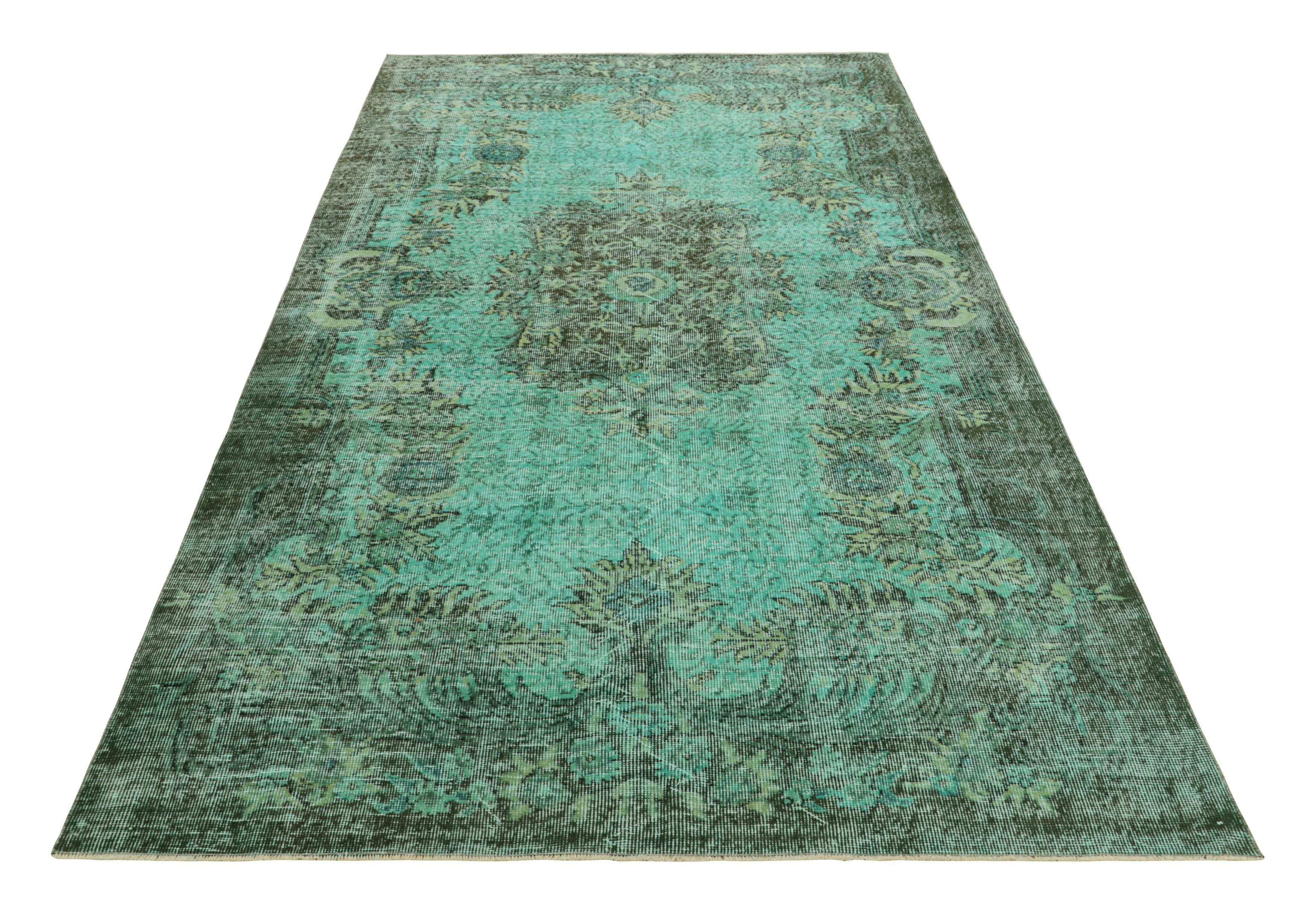 Vintage Zeki Müren Teppich in Türkis mit grünem Blumenmedaillon  Rug & Kilim im Zustand „Gut“ im Angebot in Long Island City, NY